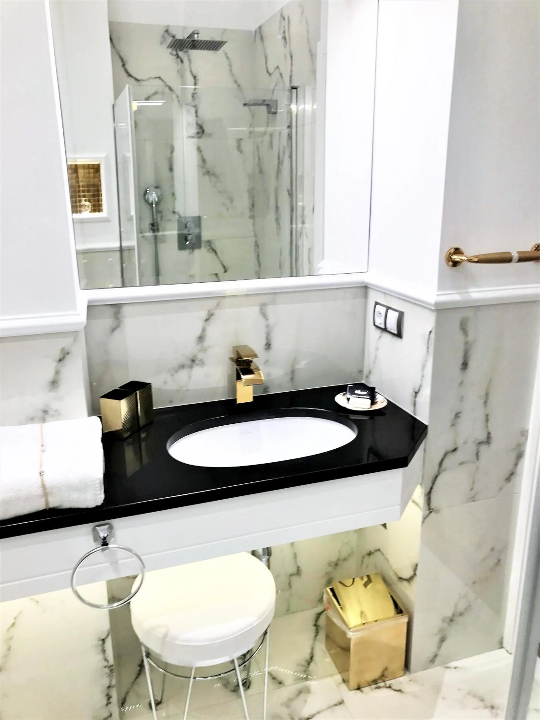 Bathroom in MONDRIAN Luxury Suites & Apartments Market Square IV