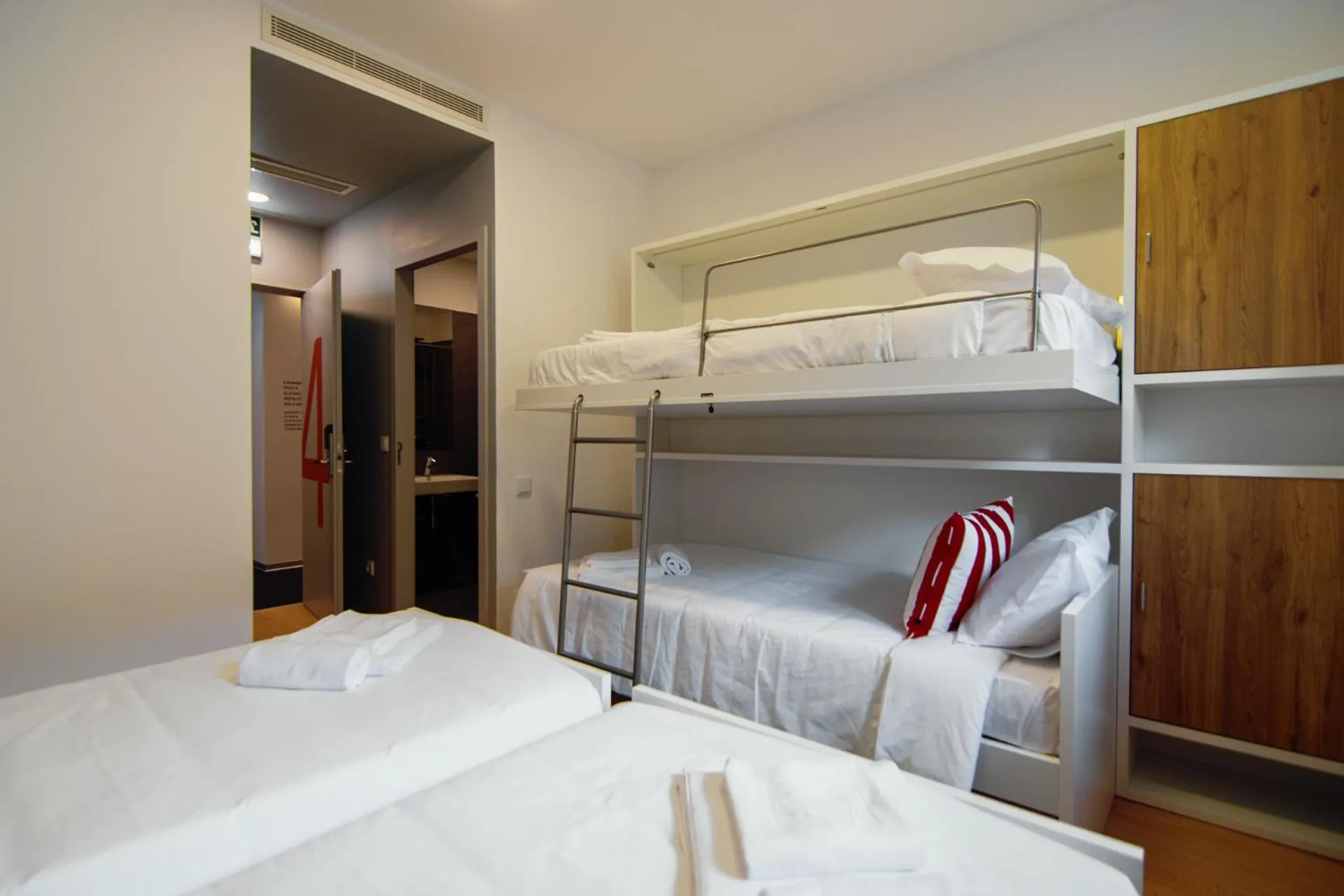 Bedroom, Bed in HI Braga - Pousada de Juventude