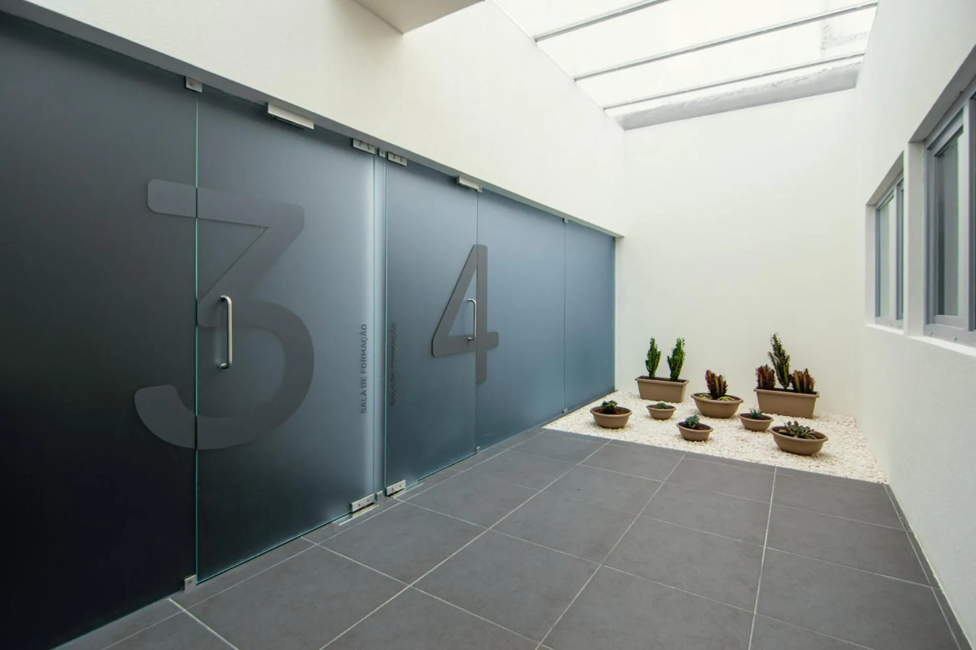 Meeting/conference room in HI Braga - Pousada de Juventude