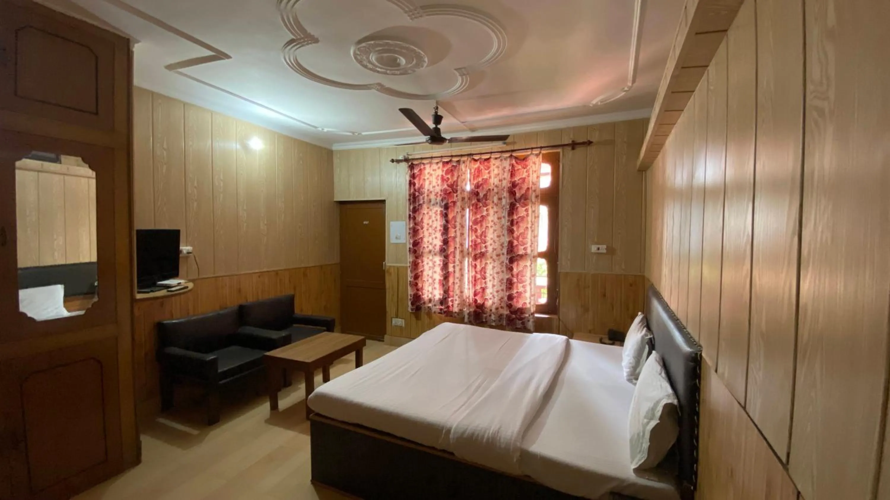 Bed in Hotel Ekant Lodge