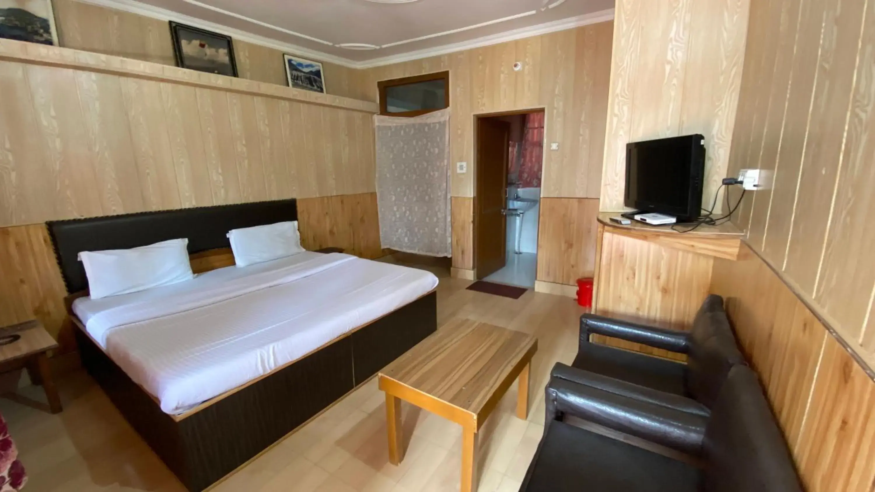 Budget Double Room without Balcony in Hotel Ekant Lodge Budget Double Room without Balcony in Hotel Ekant Lodge