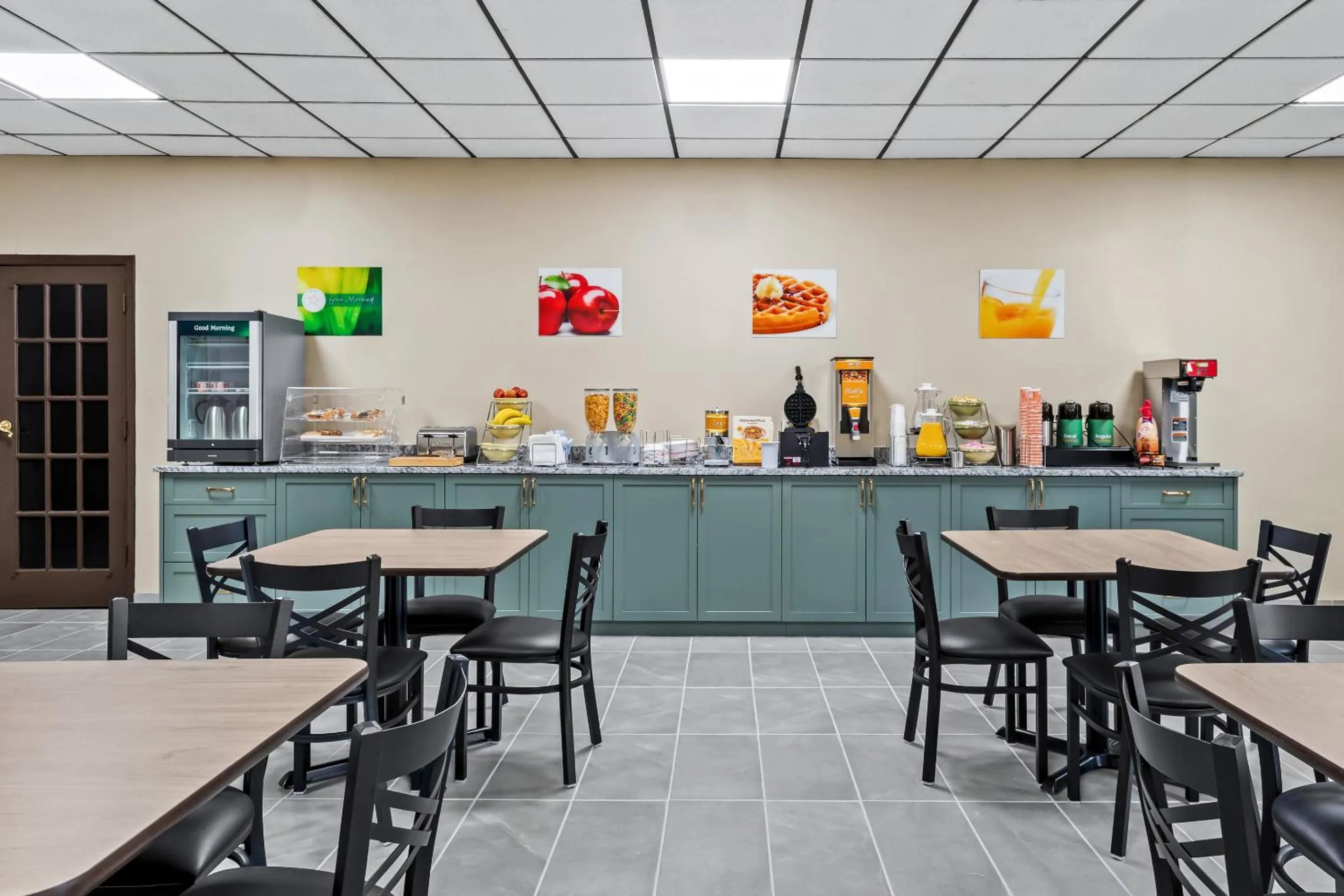 Breakfast in Quality Inn Harvey - New Orleans