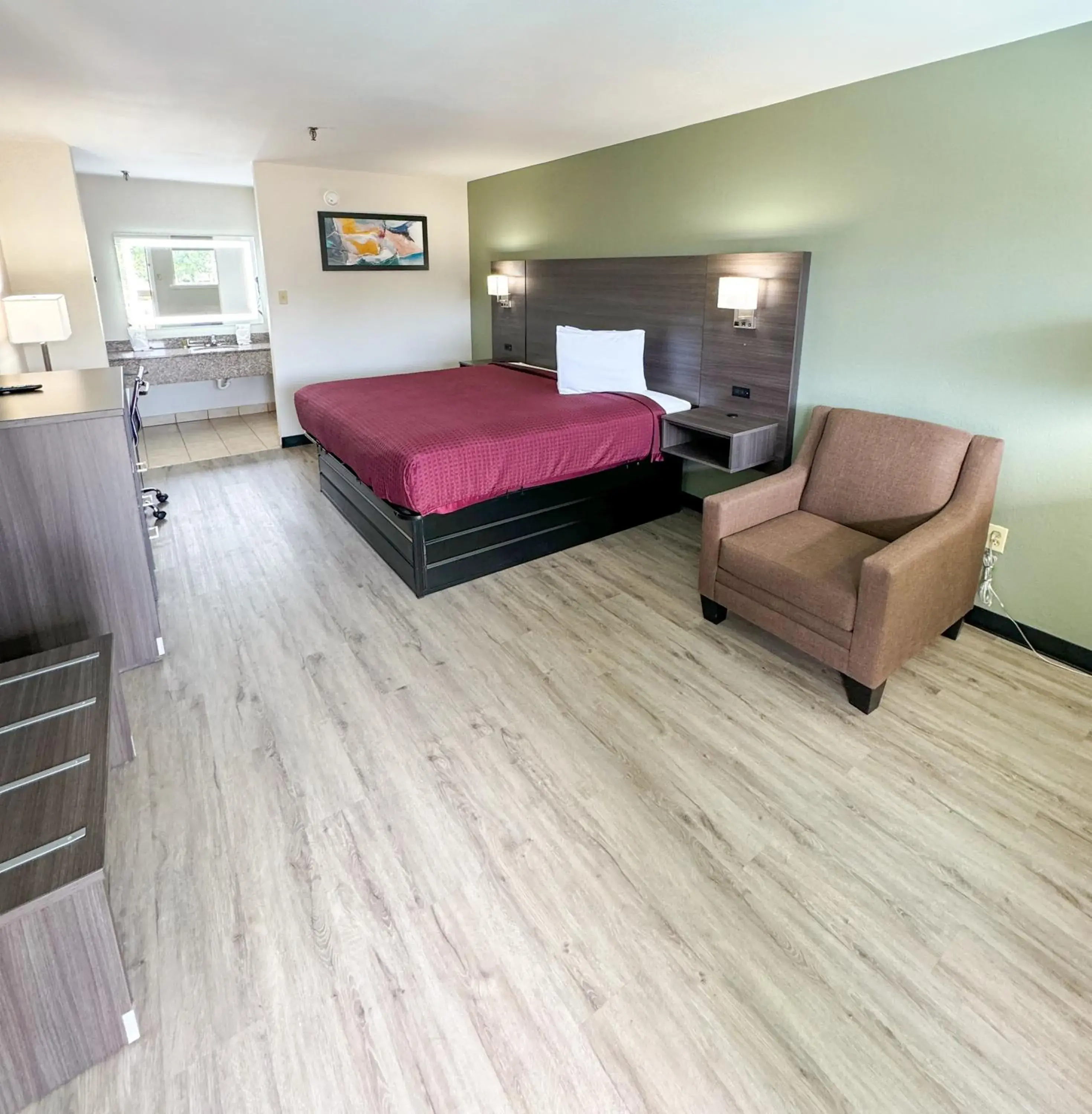 Standard King Room in Quality Inn Harvey - New Orleans Standard King Room in Quality Inn Harvey - New Orleans