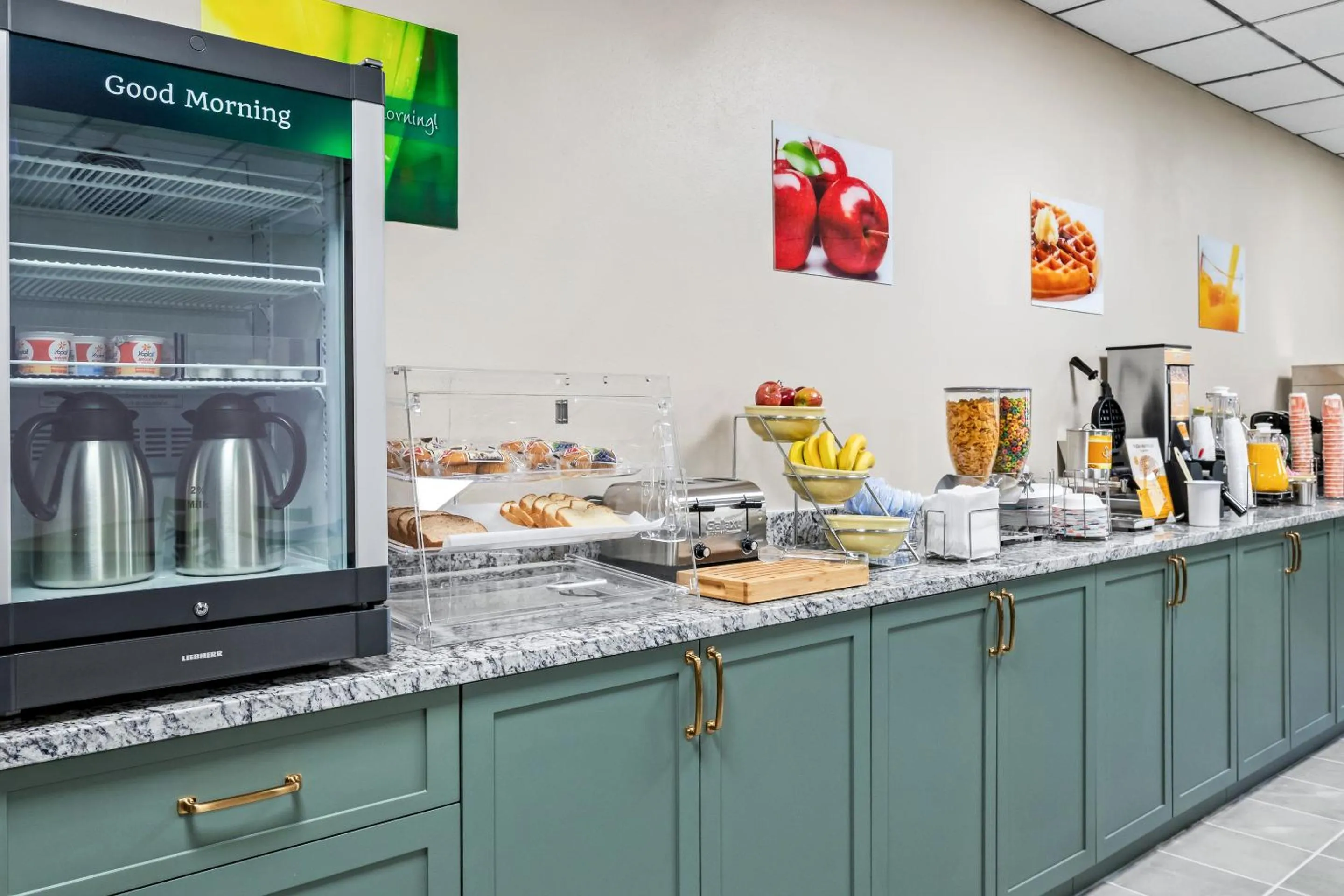 Continental breakfast in Quality Inn Harvey - New Orleans