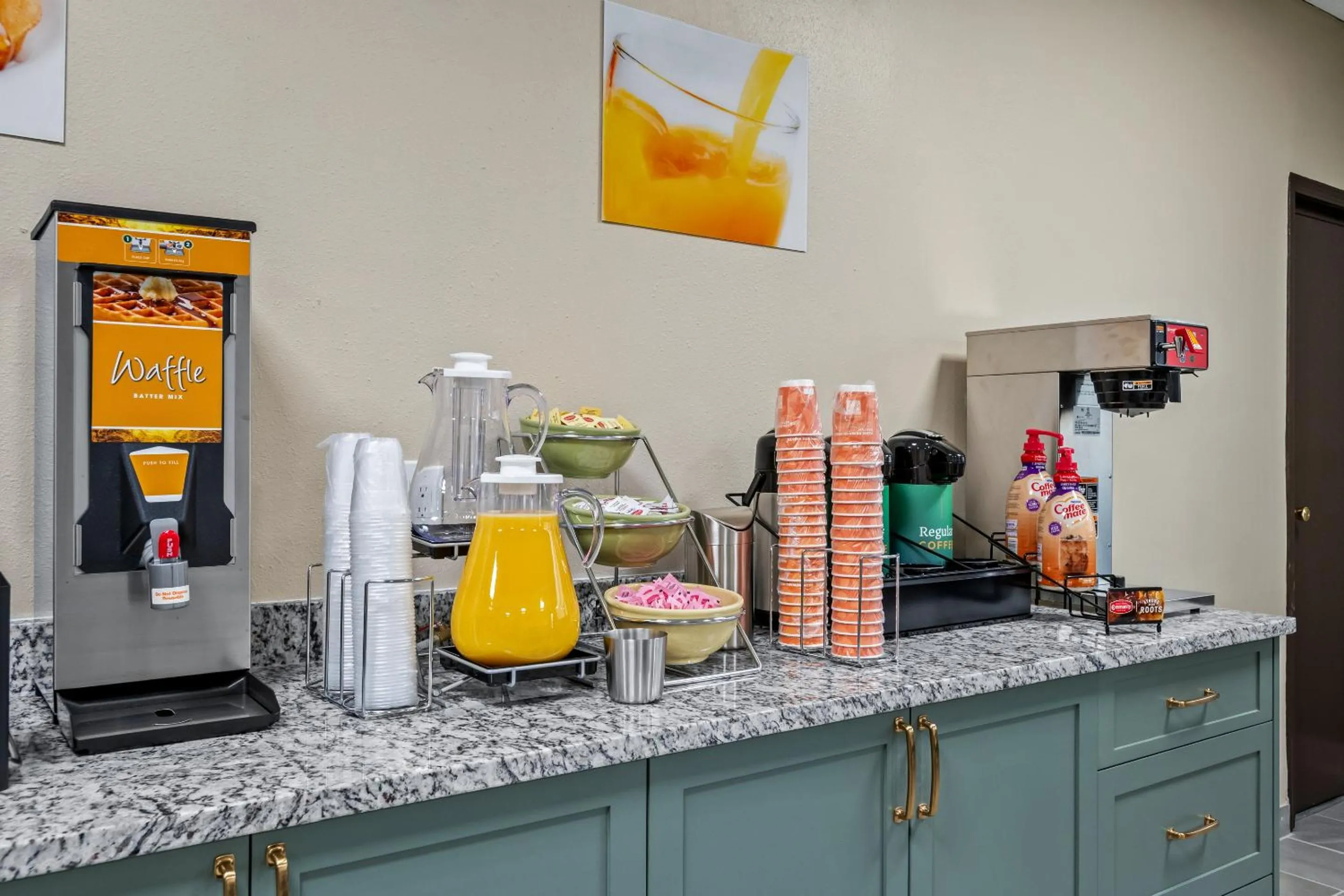 Continental breakfast in Quality Inn Harvey - New Orleans