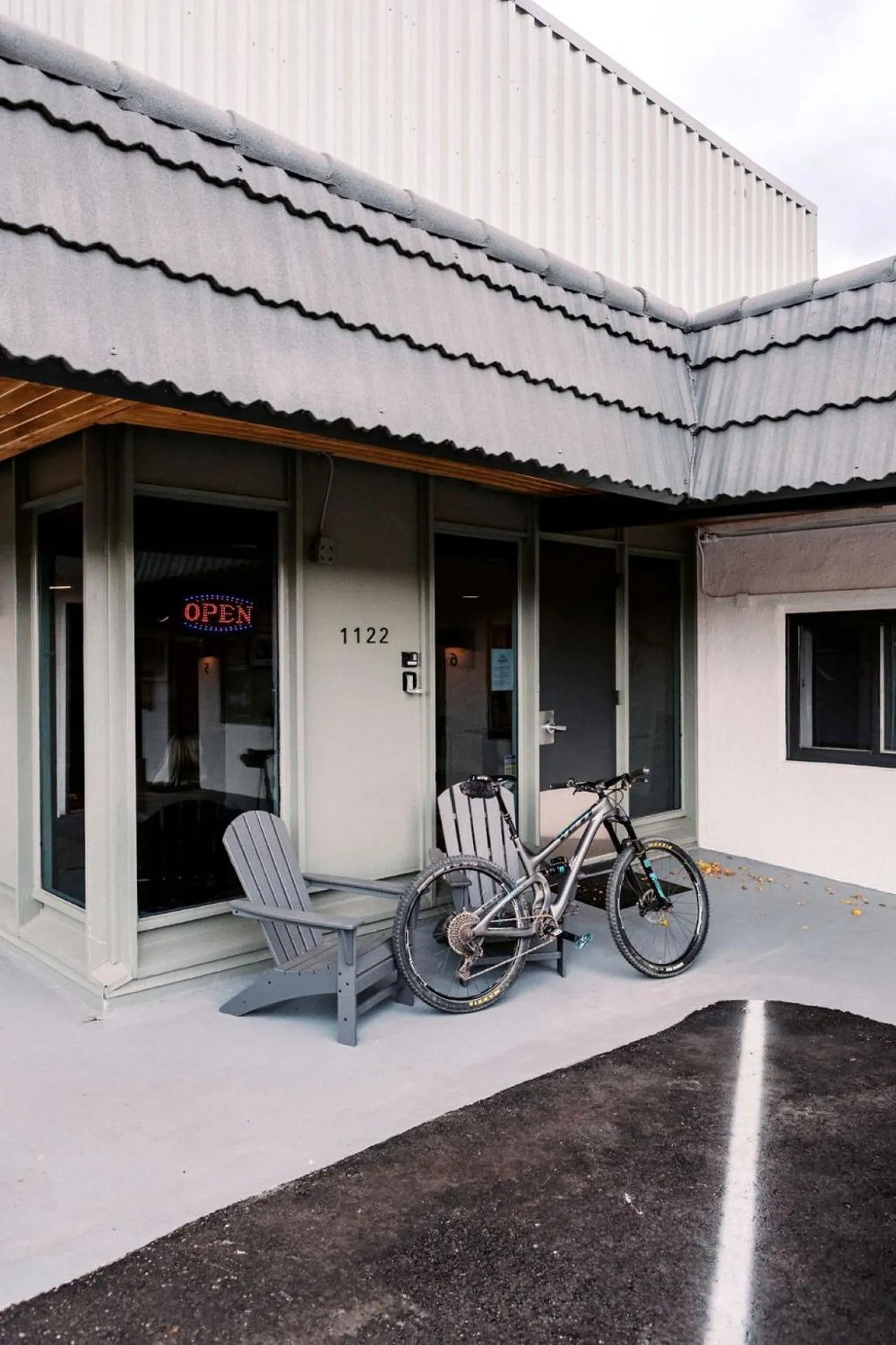 Facade/entrance in Western Lodge