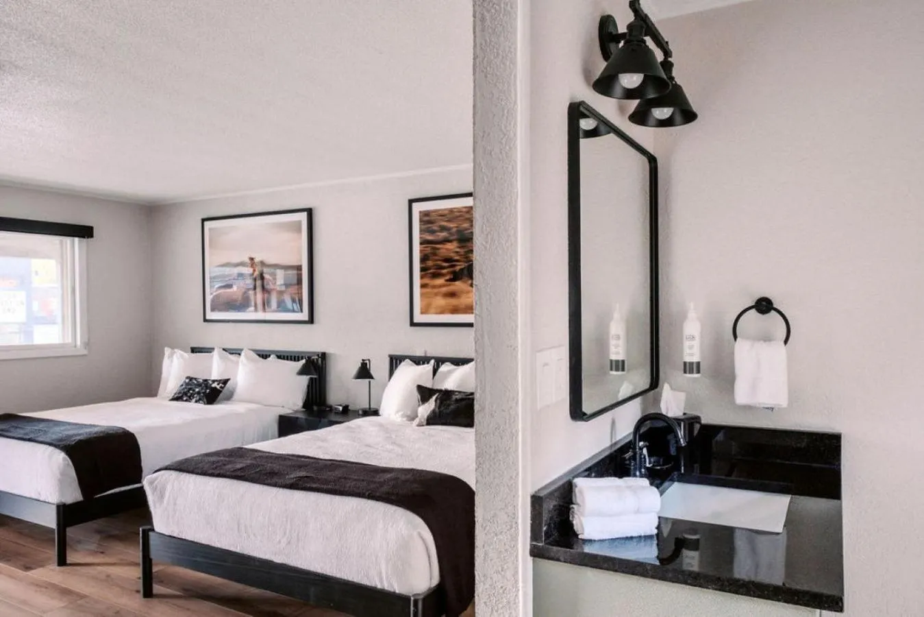 Bathroom, Bed in Western Lodge