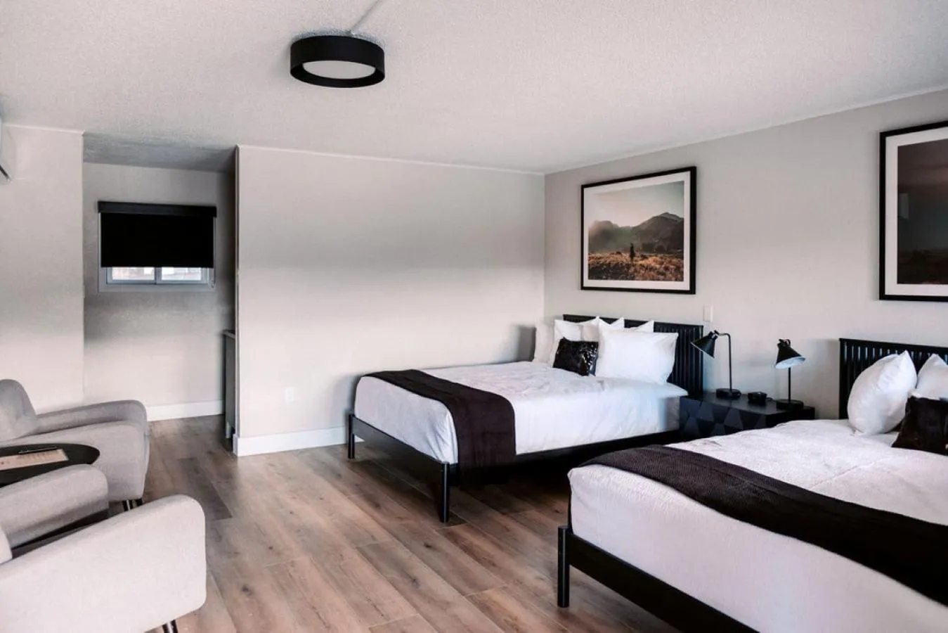 Photo of the whole room, Bed in Western Lodge