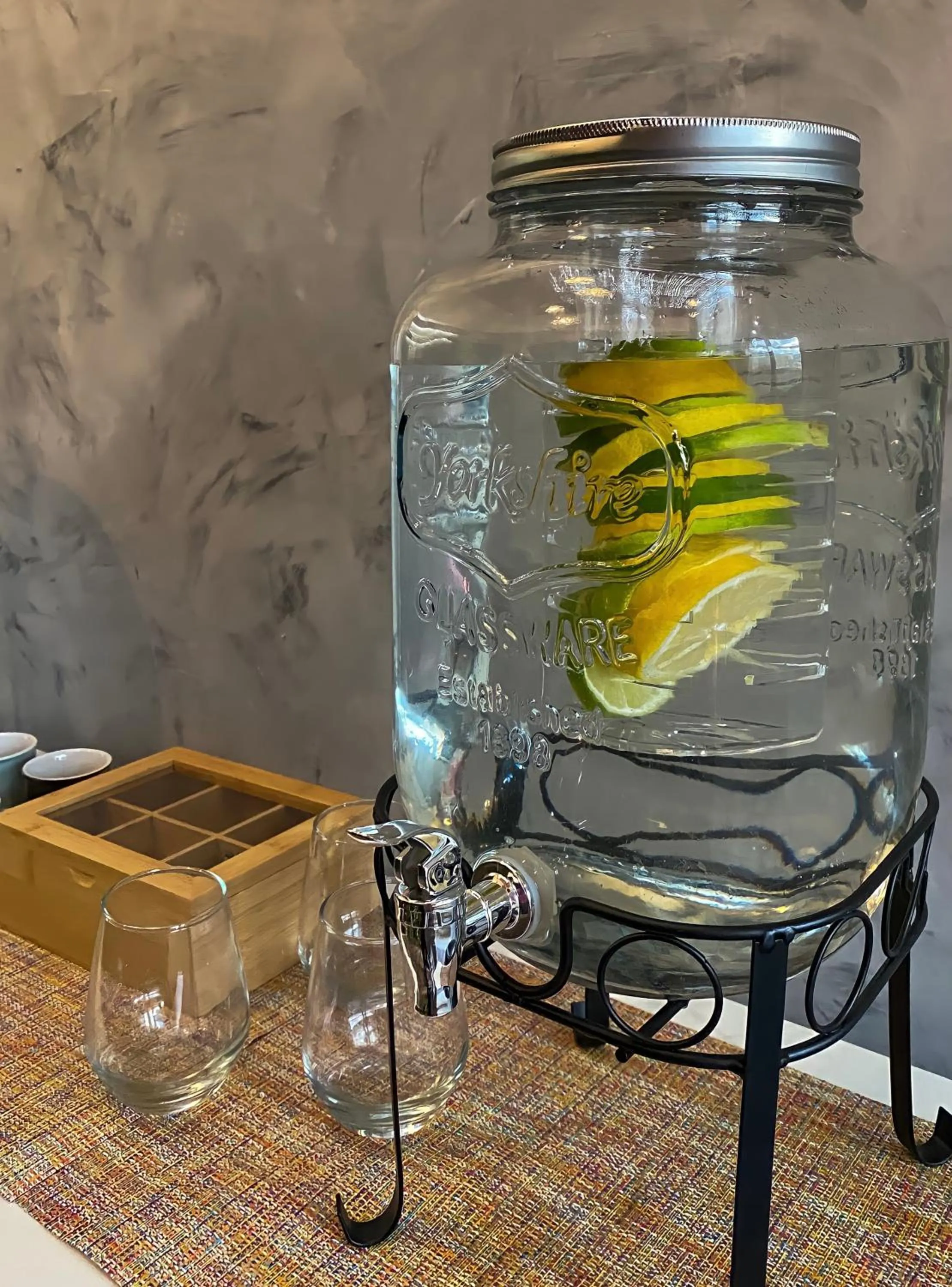 Coffee/tea facilities in Platinum Hotel