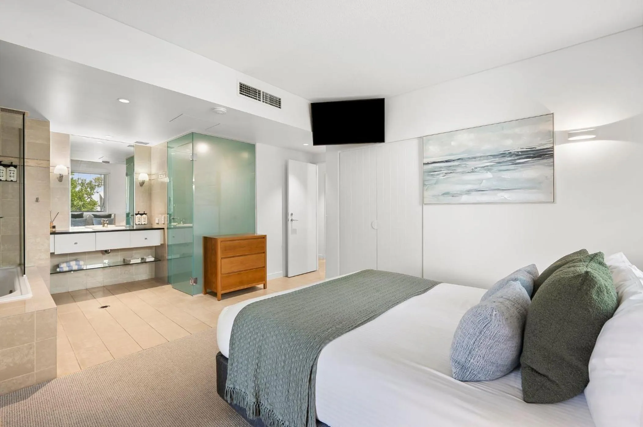 Bedroom, Bed in Hastings Suites by Stay Noosa
