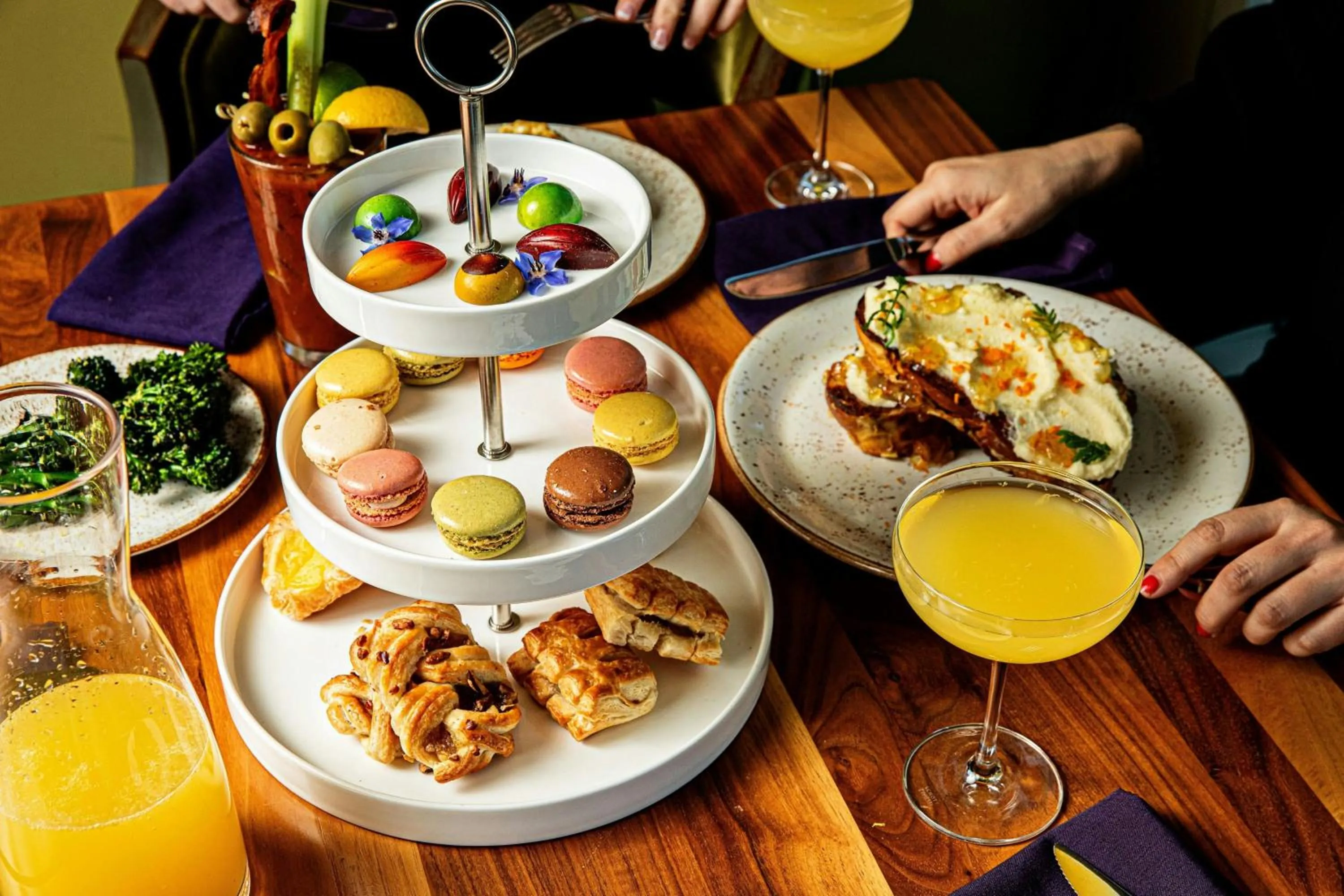 Lounge or bar in Grand Bohemian Charleston, Autograph Collection