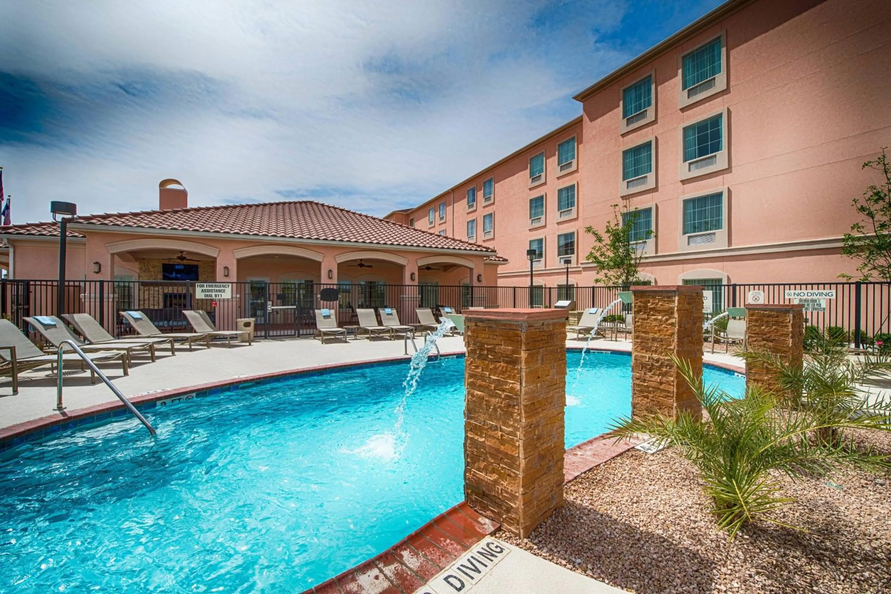 Swimming pool in TownePlace Suites by Marriott El Paso Airport