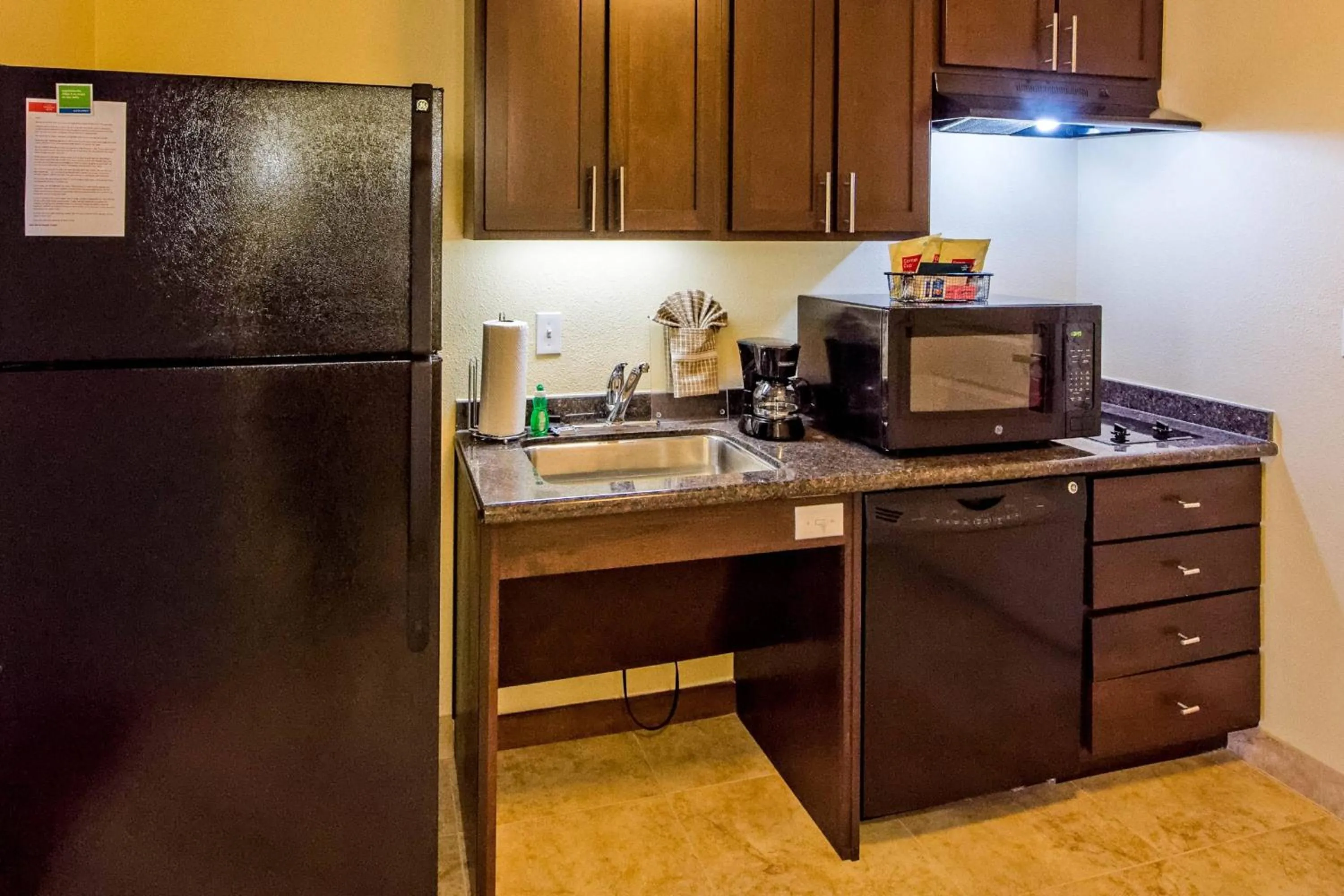 Kitchen or kitchenette in TownePlace Suites by Marriott El Paso Airport