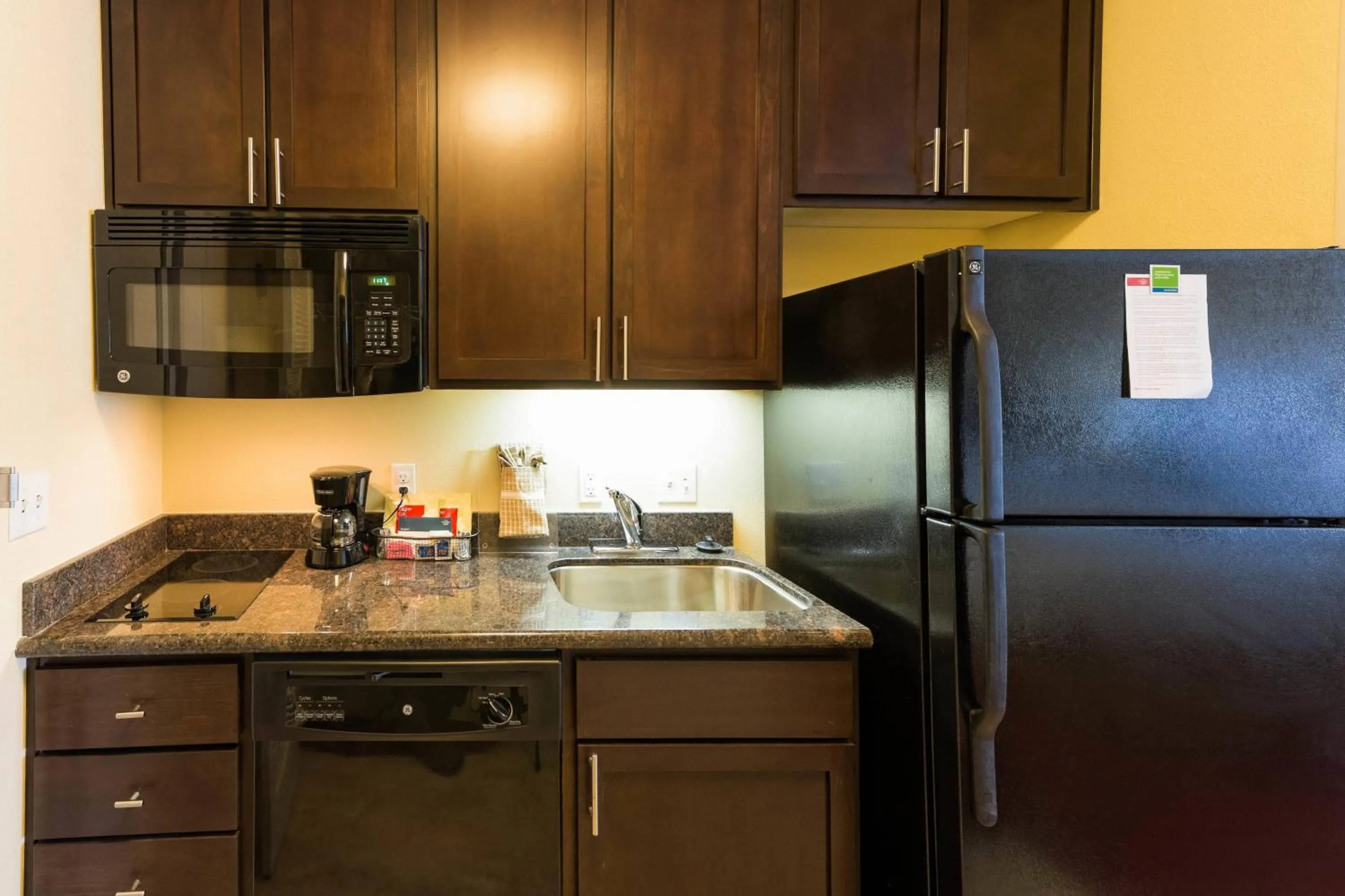 Kitchen or kitchenette in TownePlace Suites by Marriott El Paso Airport
