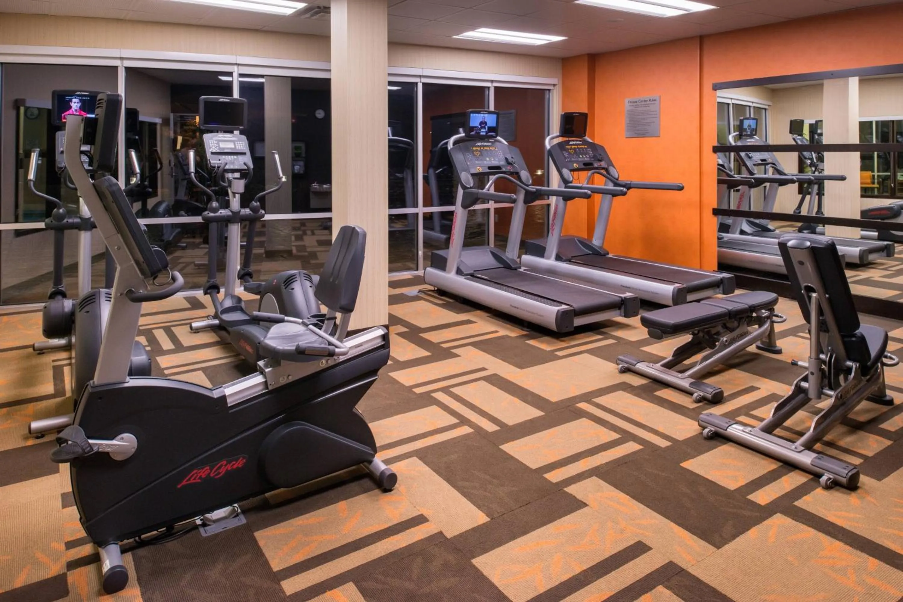 Fitness centre/facilities in Courtyard by Marriott Hot Springs