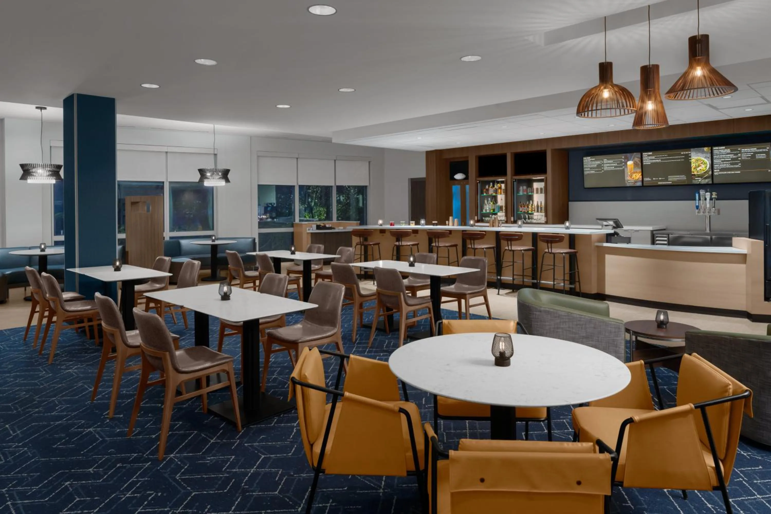 Restaurant/places to eat in Courtyard by Marriott Orlando South/Grande Lakes Area