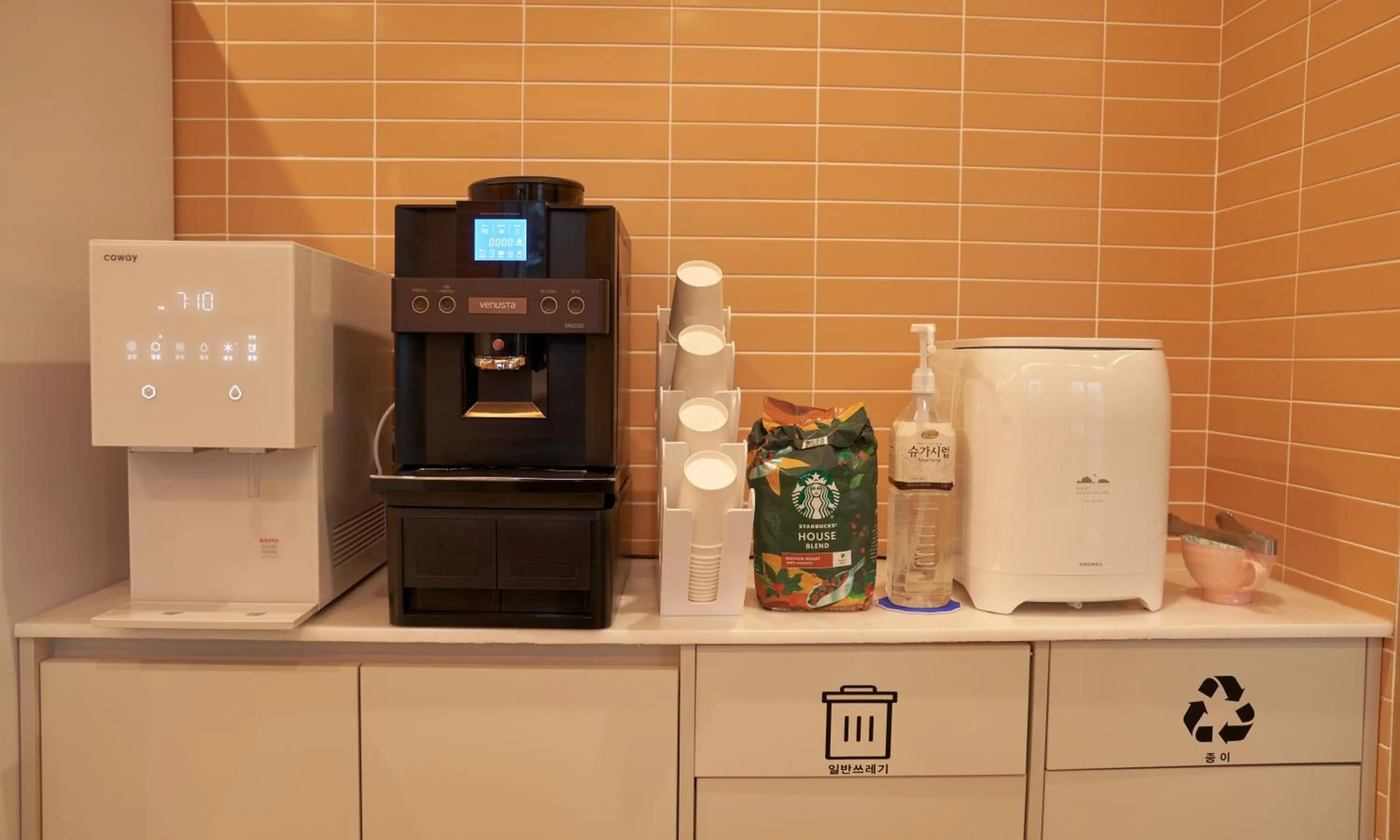 Coffee/tea facilities in Brown Dot Hotel Gunsan Terminal Branch