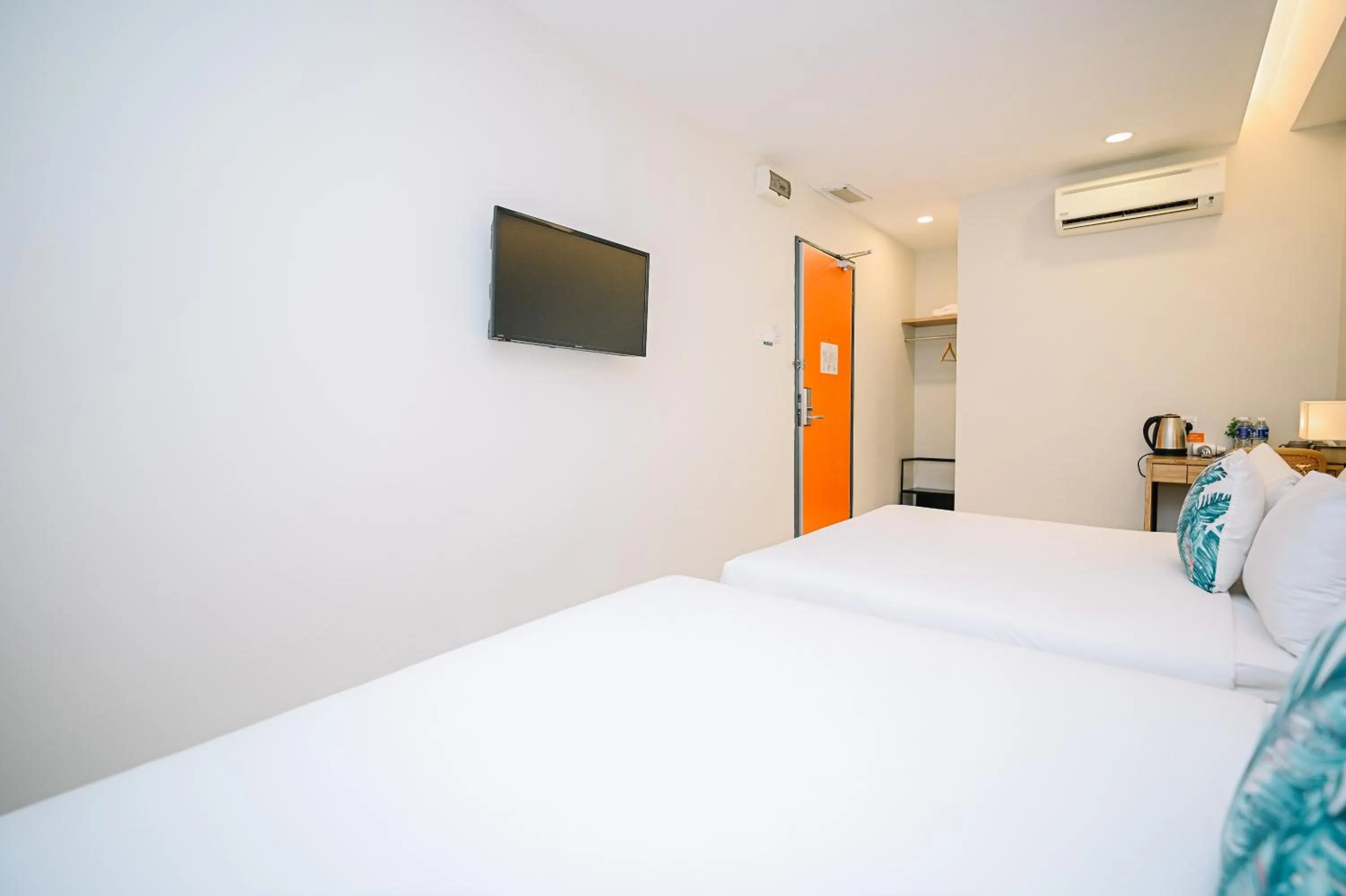 Bed in Swing & Pillows - Kelana Jaya Selangor