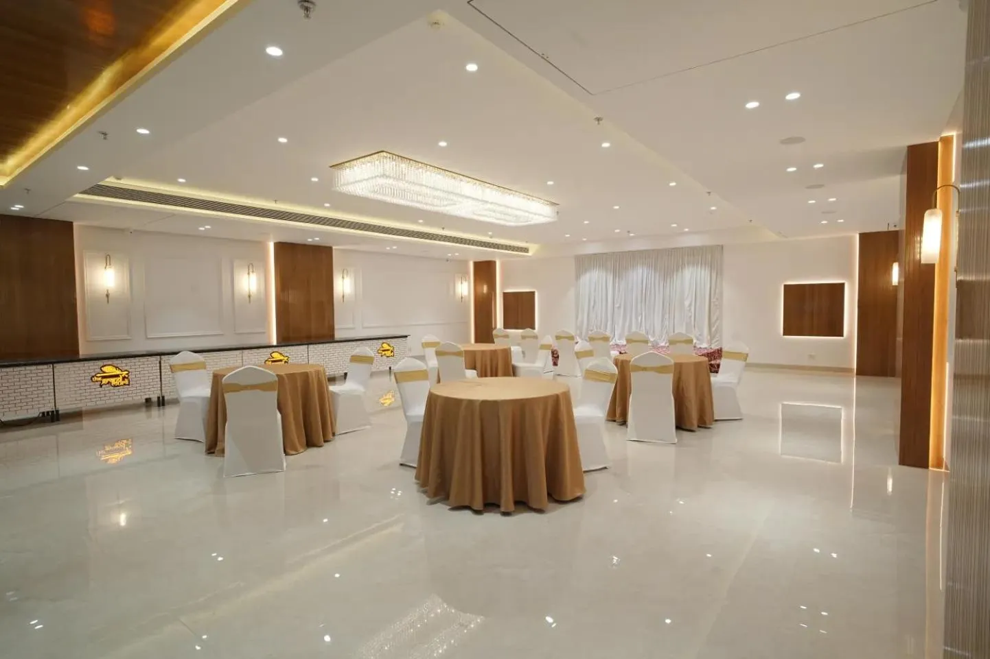 Banquet/Function facilities in The Grand Murli Hotel, City Light Road, Surat
