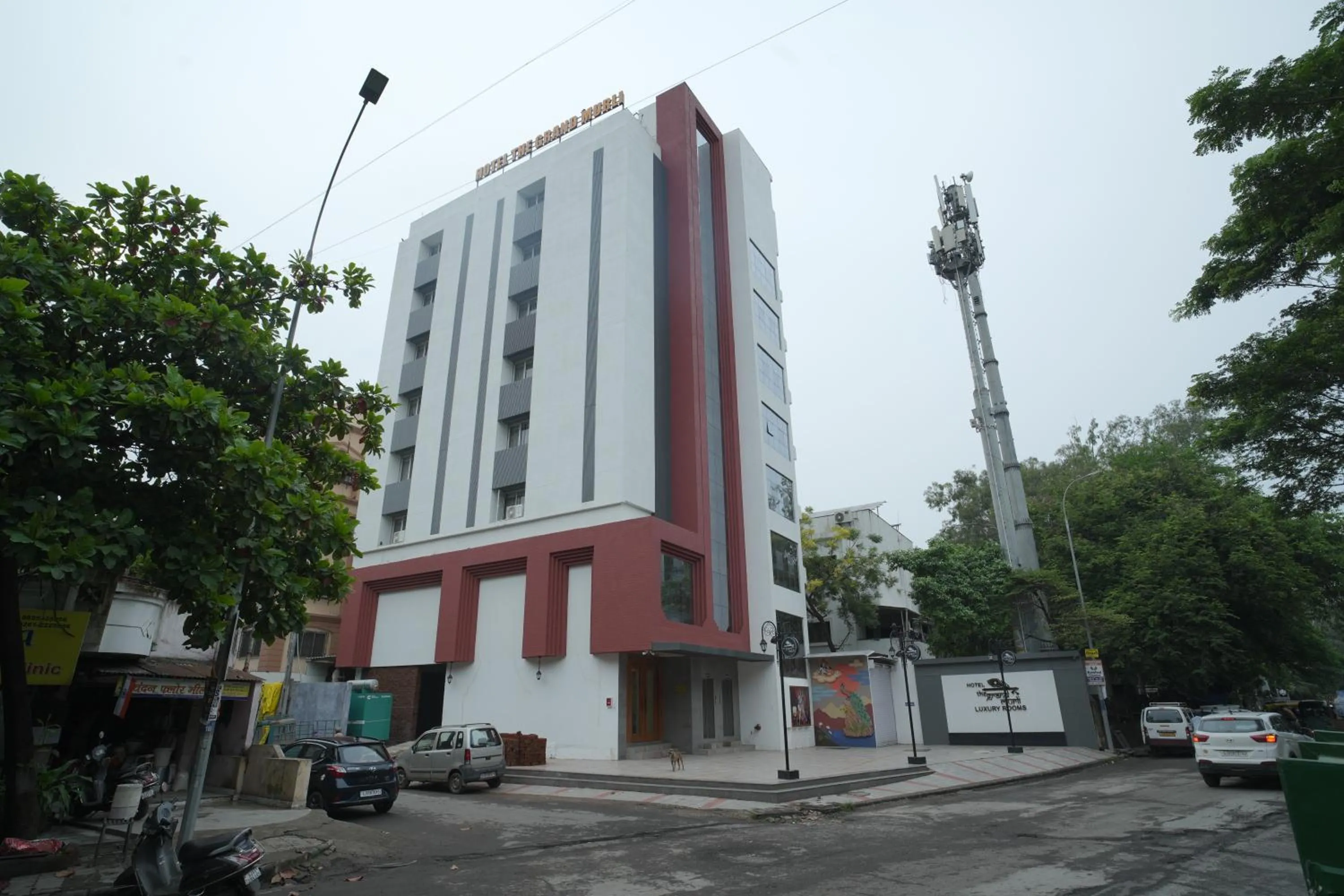 Property building in The Grand Murli Hotel, City Light Road, Surat