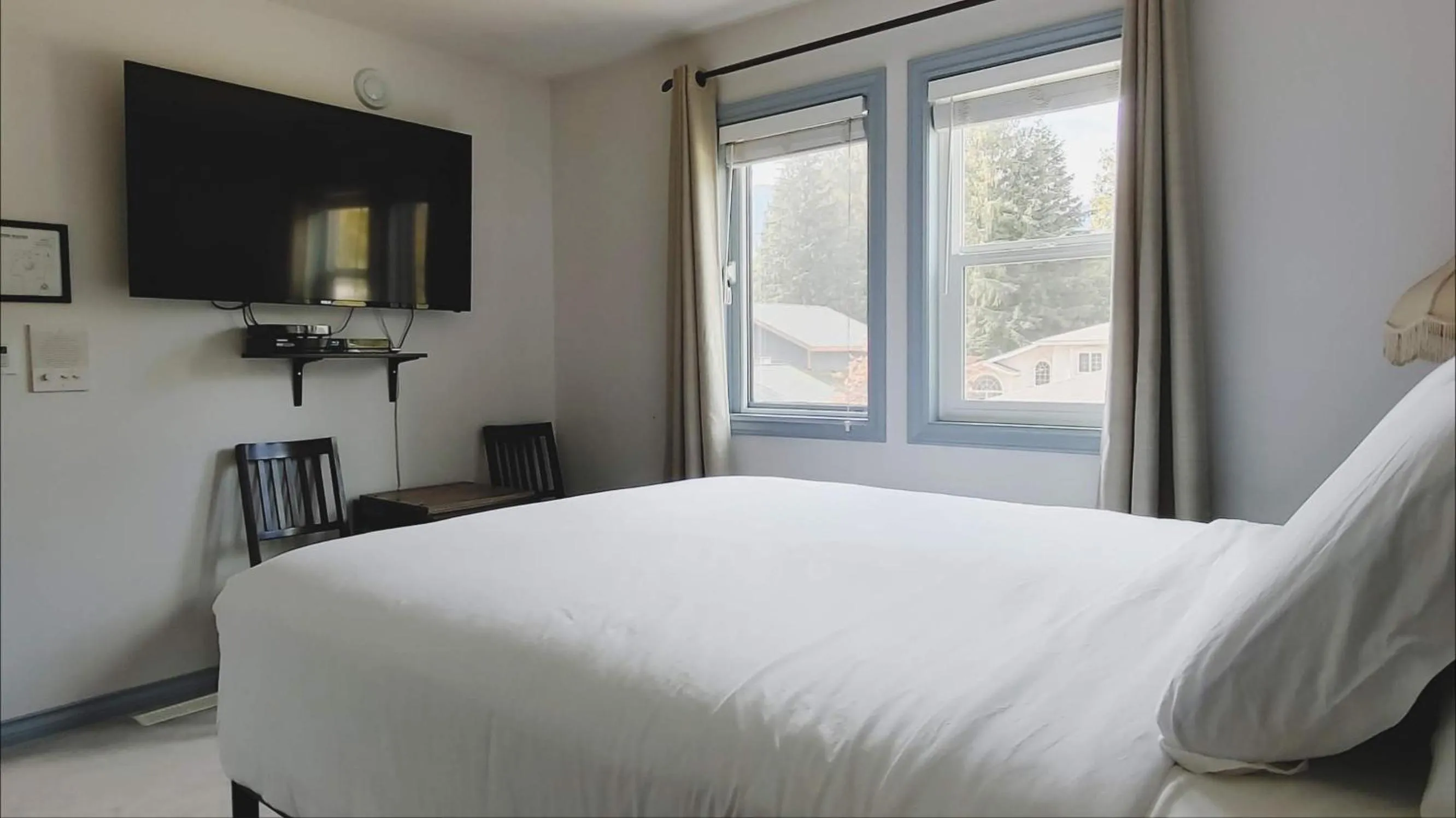 Bed in Cornerstone Bed and Breakfast