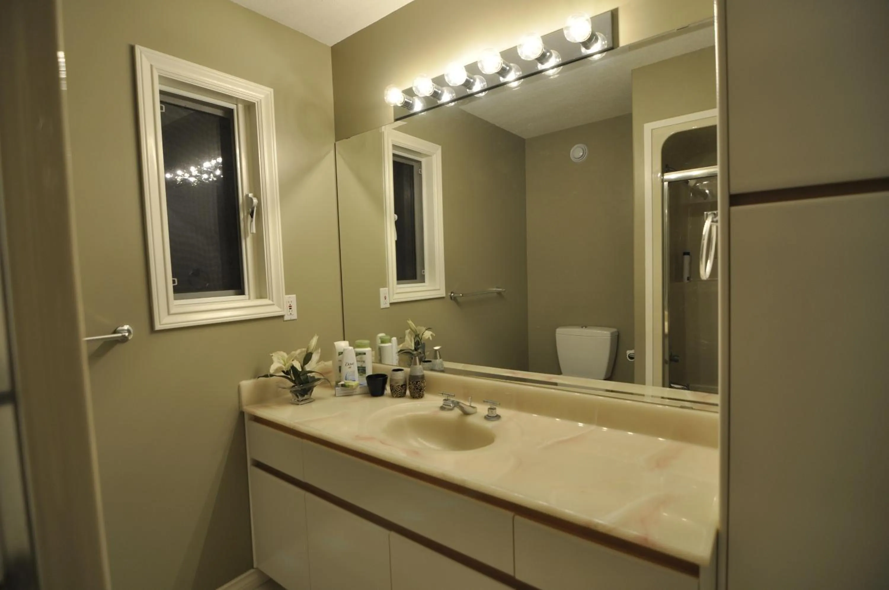 Bathroom in Cornerstone Bed and Breakfast