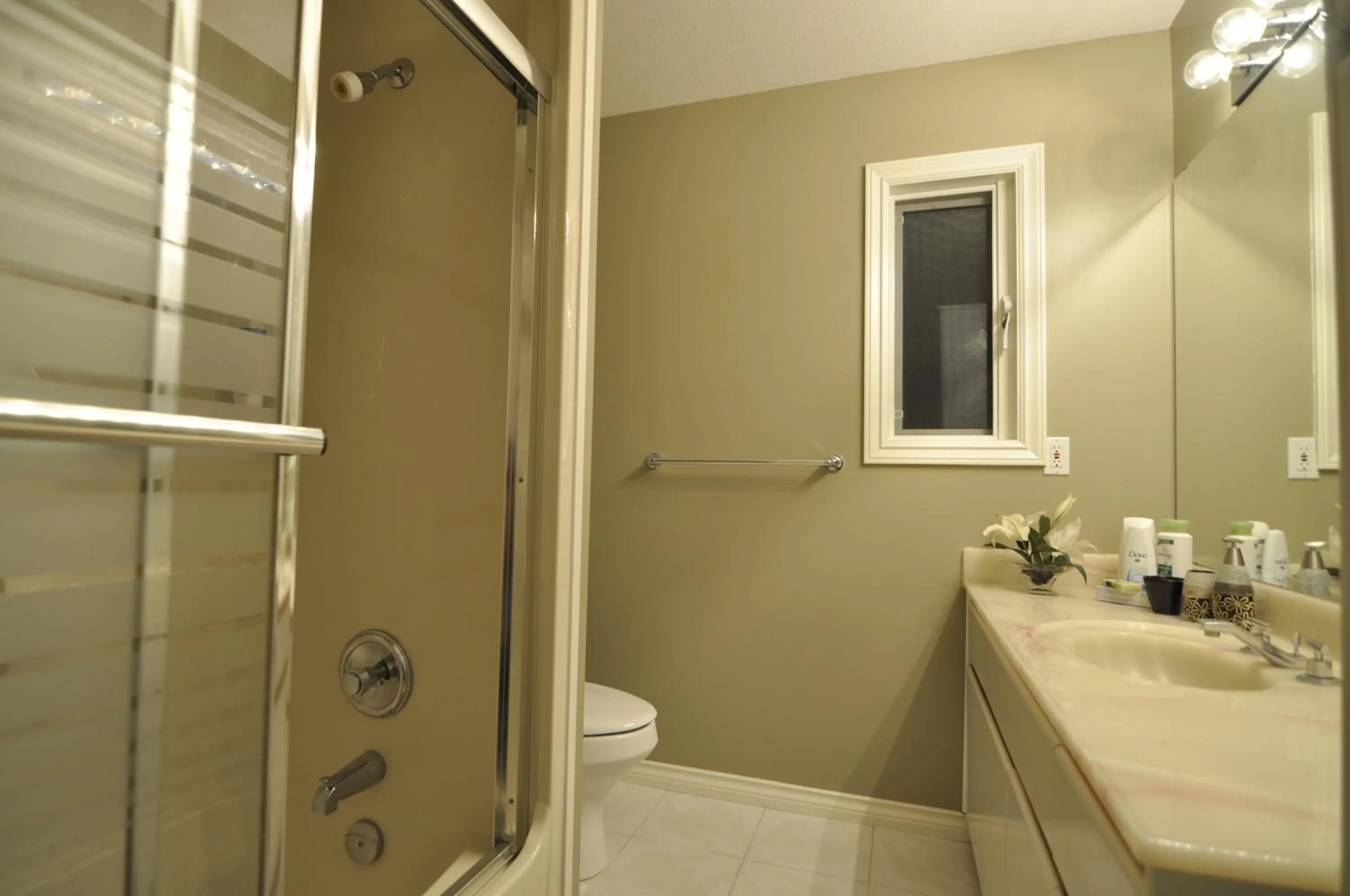 Bathroom in Cornerstone Bed and Breakfast