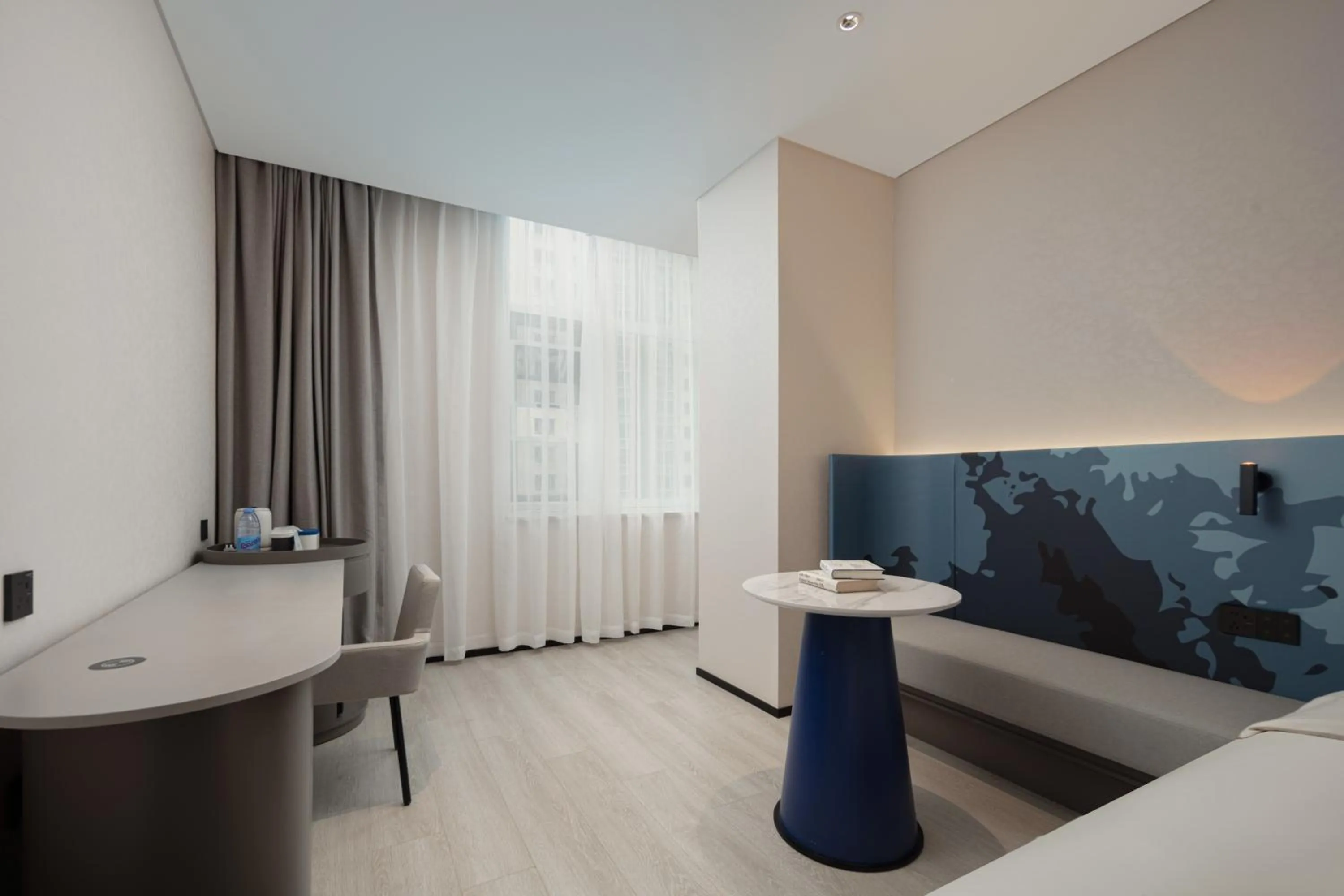 Seating area, Bed in Atour Light Hotel Shanghai Minhang Jingxi Road