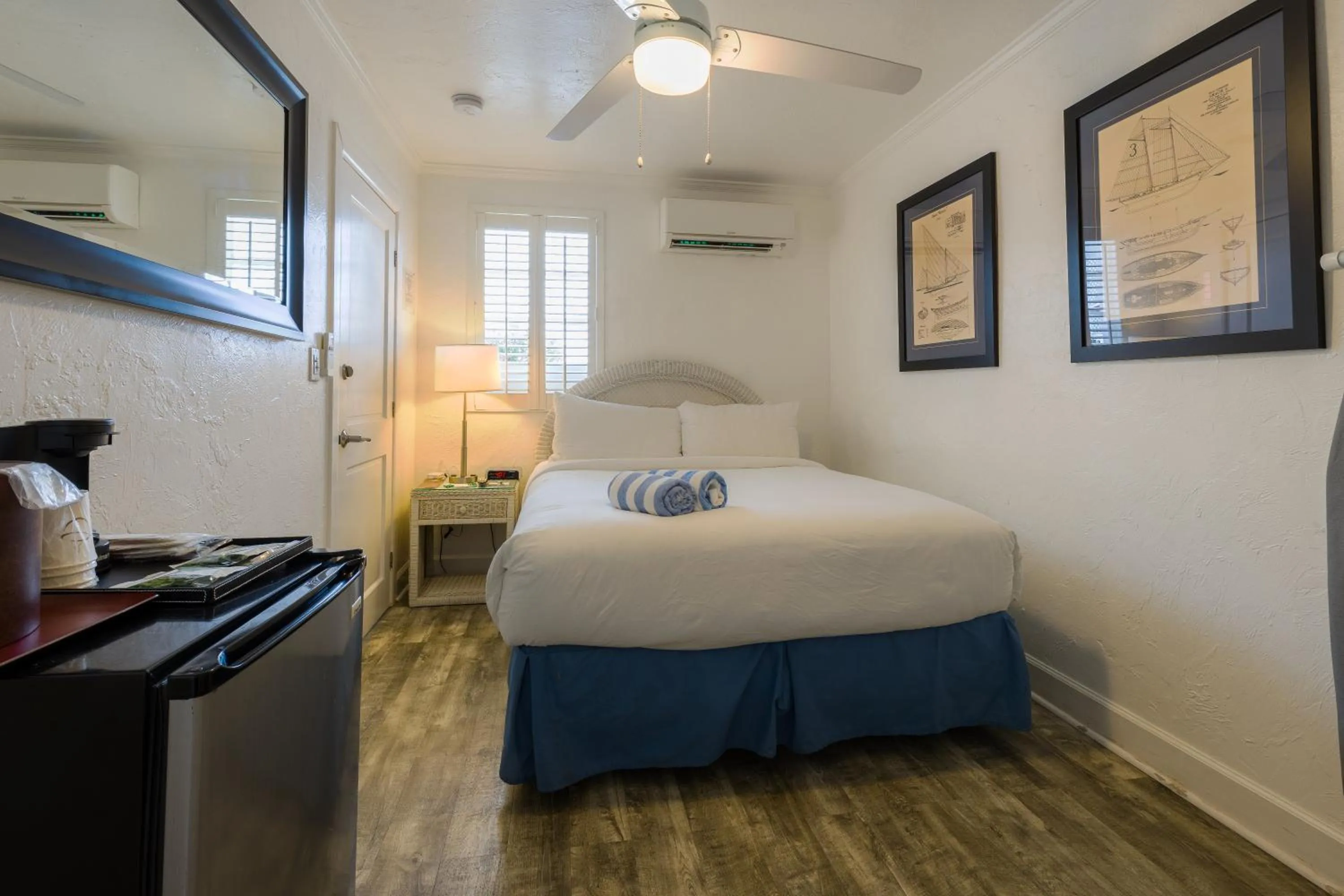 Photo of the whole room, Bed in Duval Inn - Key West