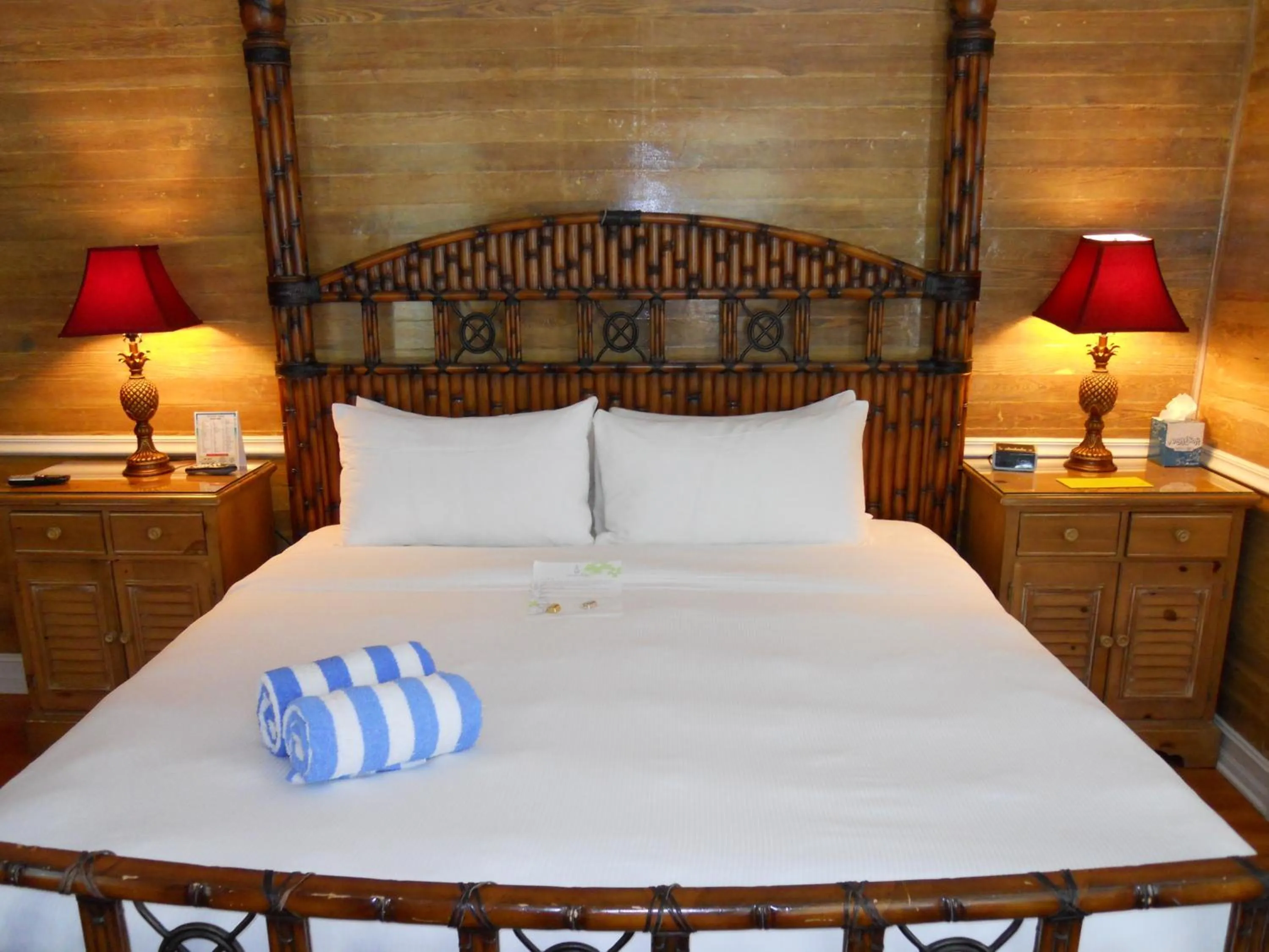 Bedroom, Bed in Duval Inn - Key West