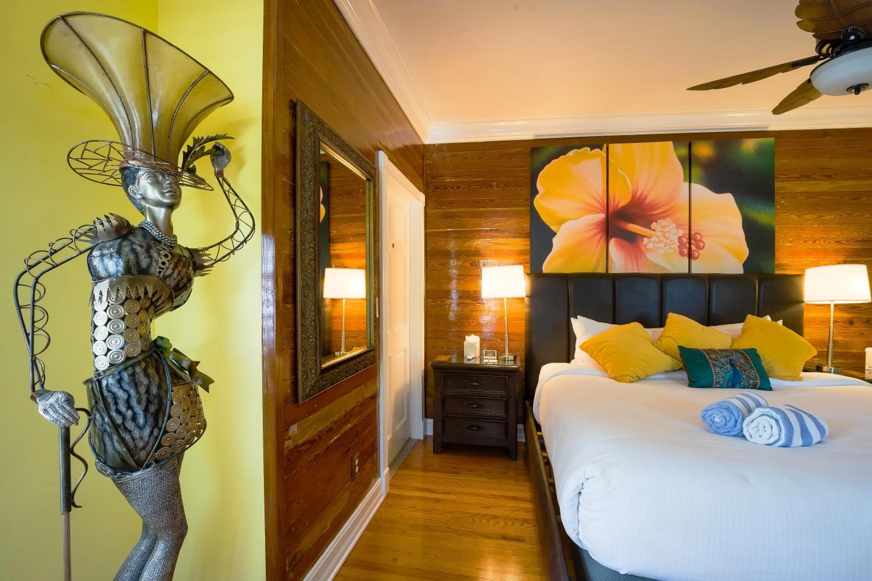 Photo of the whole room, Bed in Duval Inn - Key West