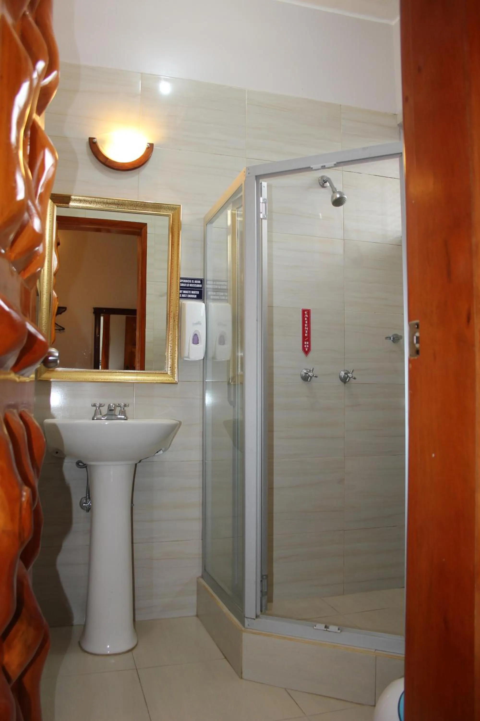 Toilet in HOTEL El INDIO