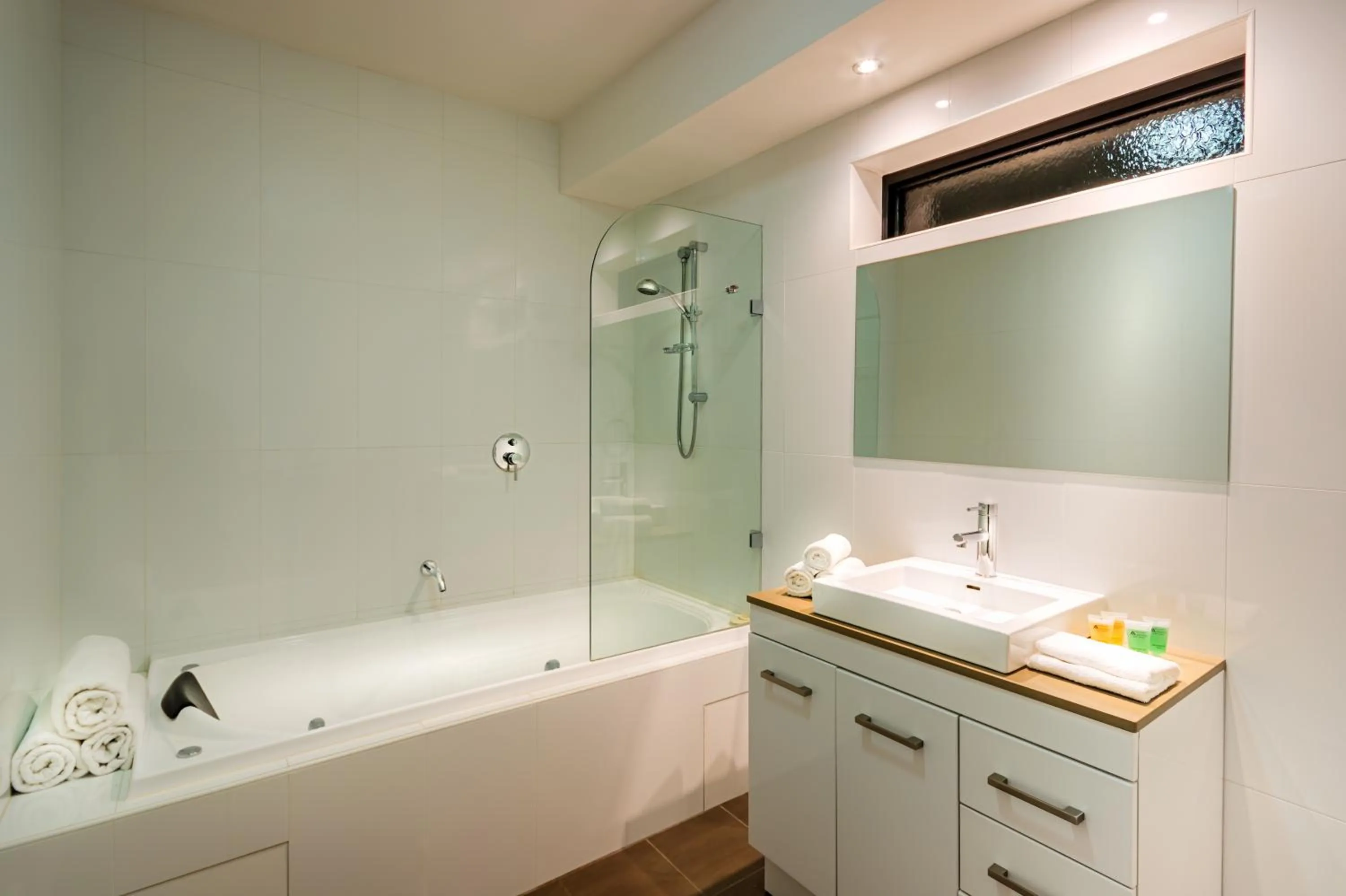 Bathroom in Crest On Barkly Serviced Apartments