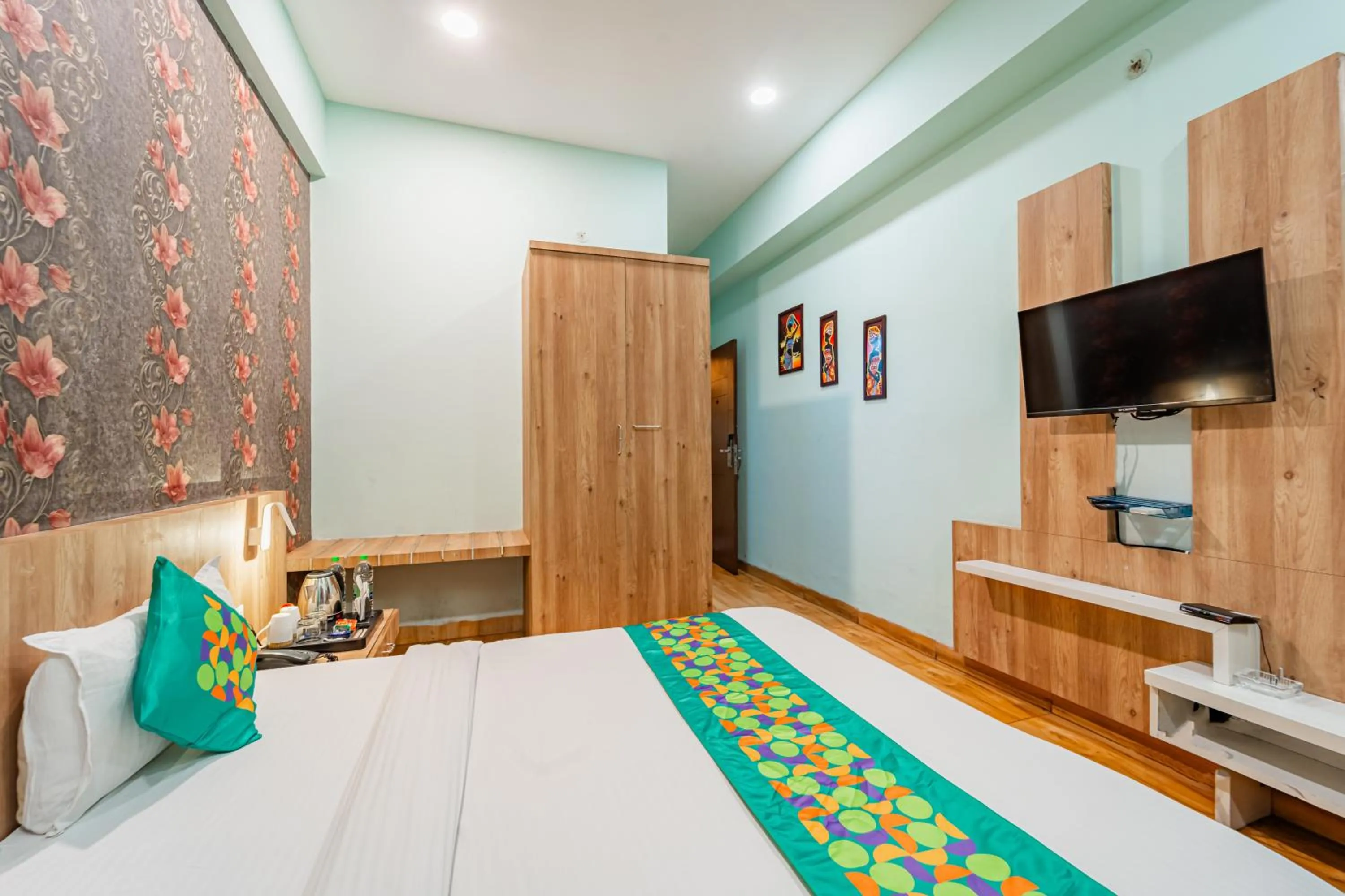 Bedroom, Bed in Treebo Musk