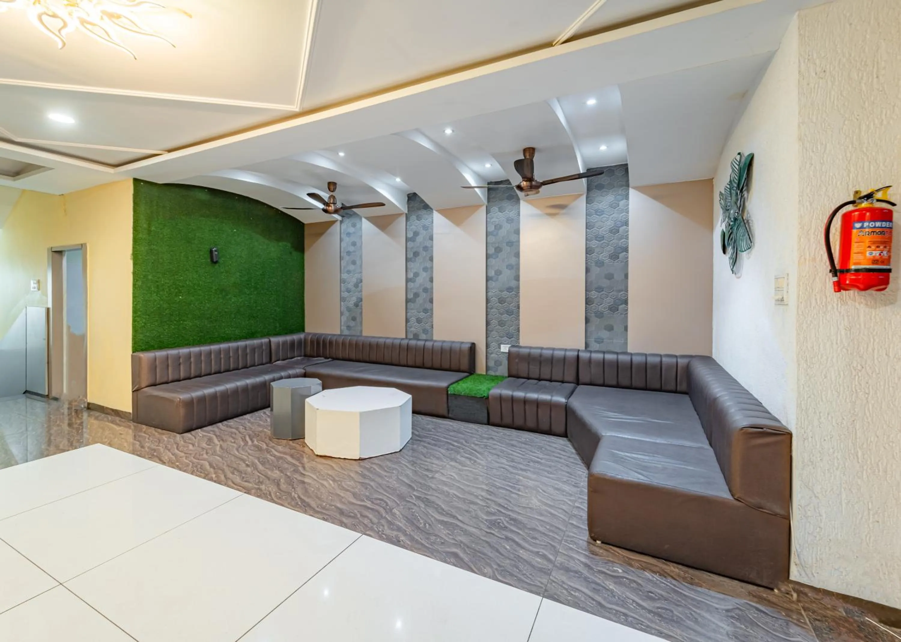 Seating area, Bed in Treebo Musk