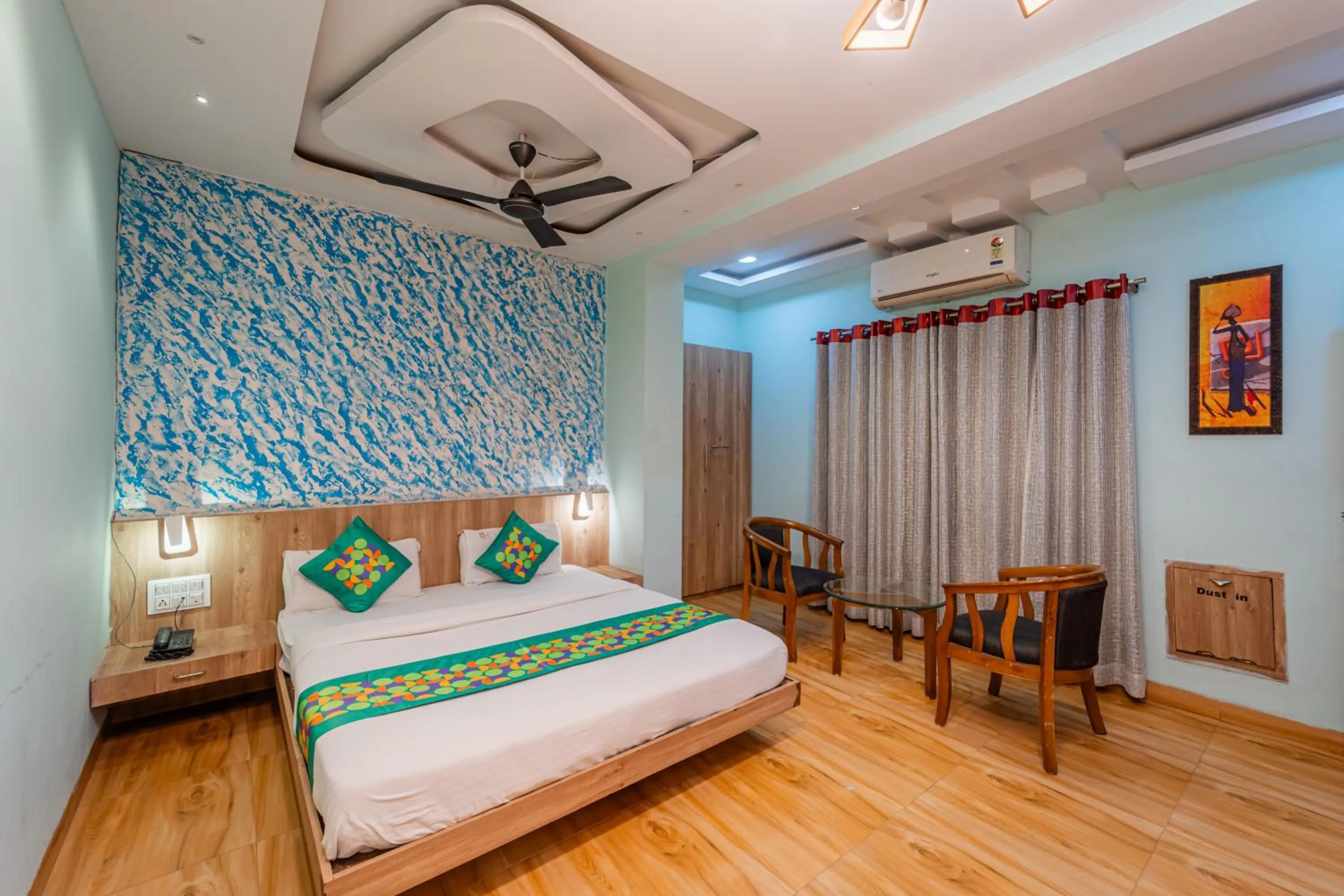 Bedroom, Bed in Treebo Musk