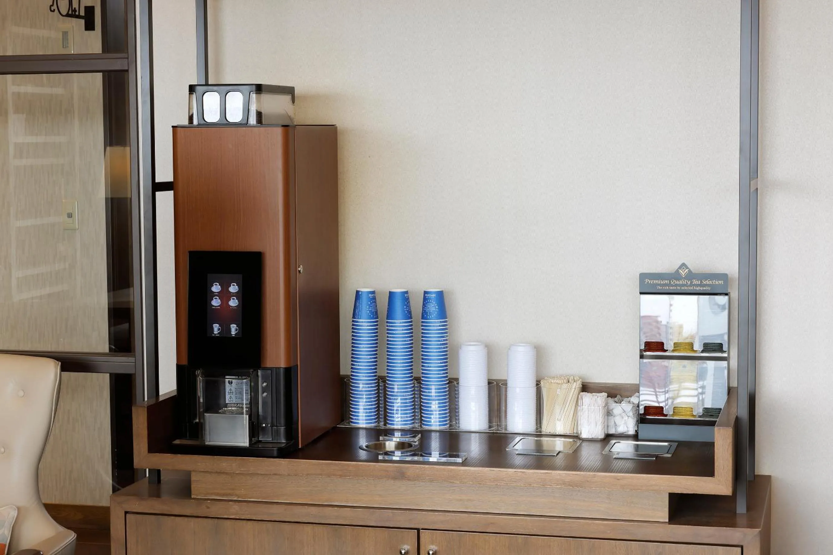 Coffee/tea facilities in JR Inn Asahikawa