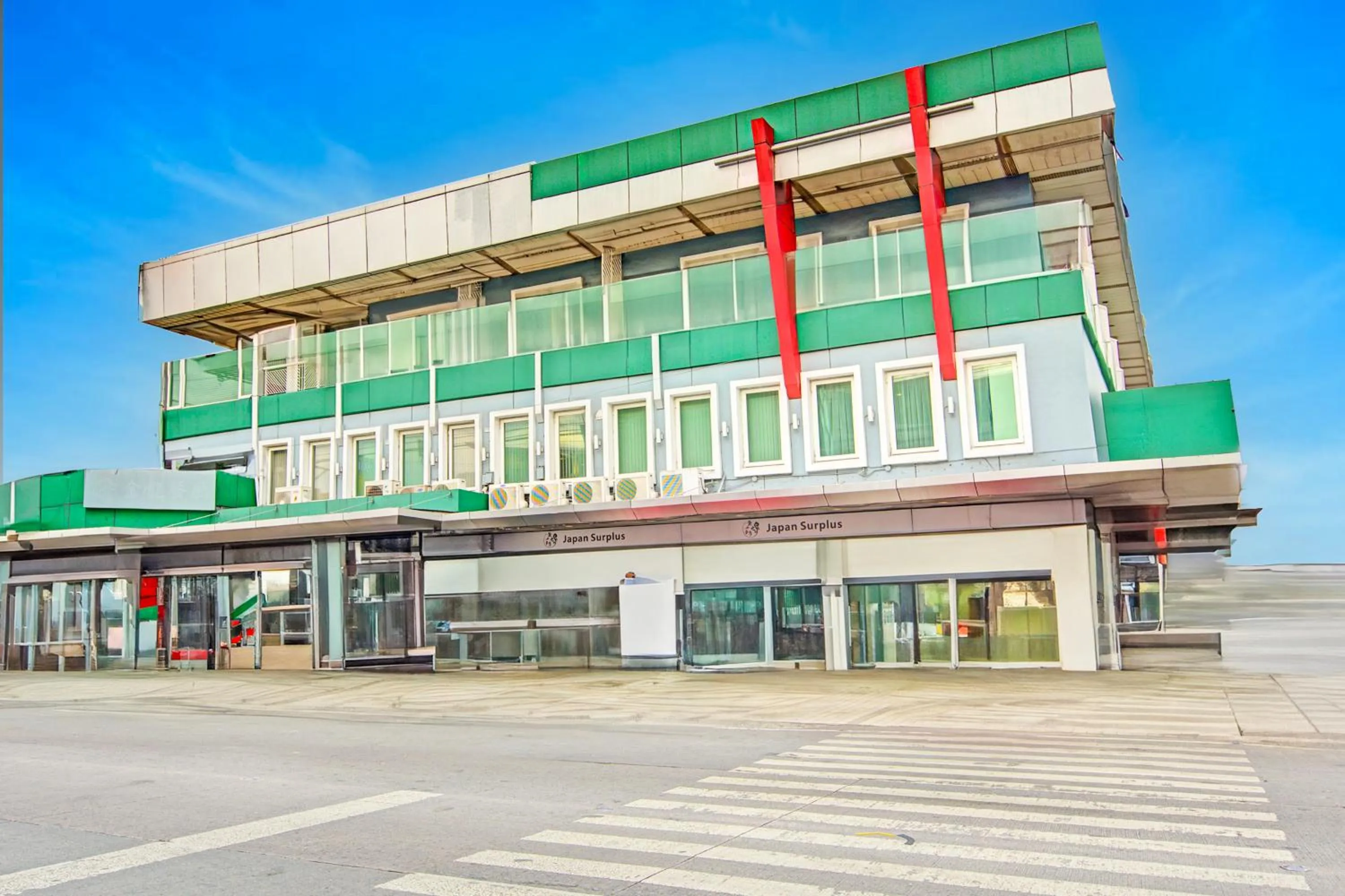 Property building in Townhouse OAK Makati Manila Near PNR Pasay Evangelista formerly VIP Suites