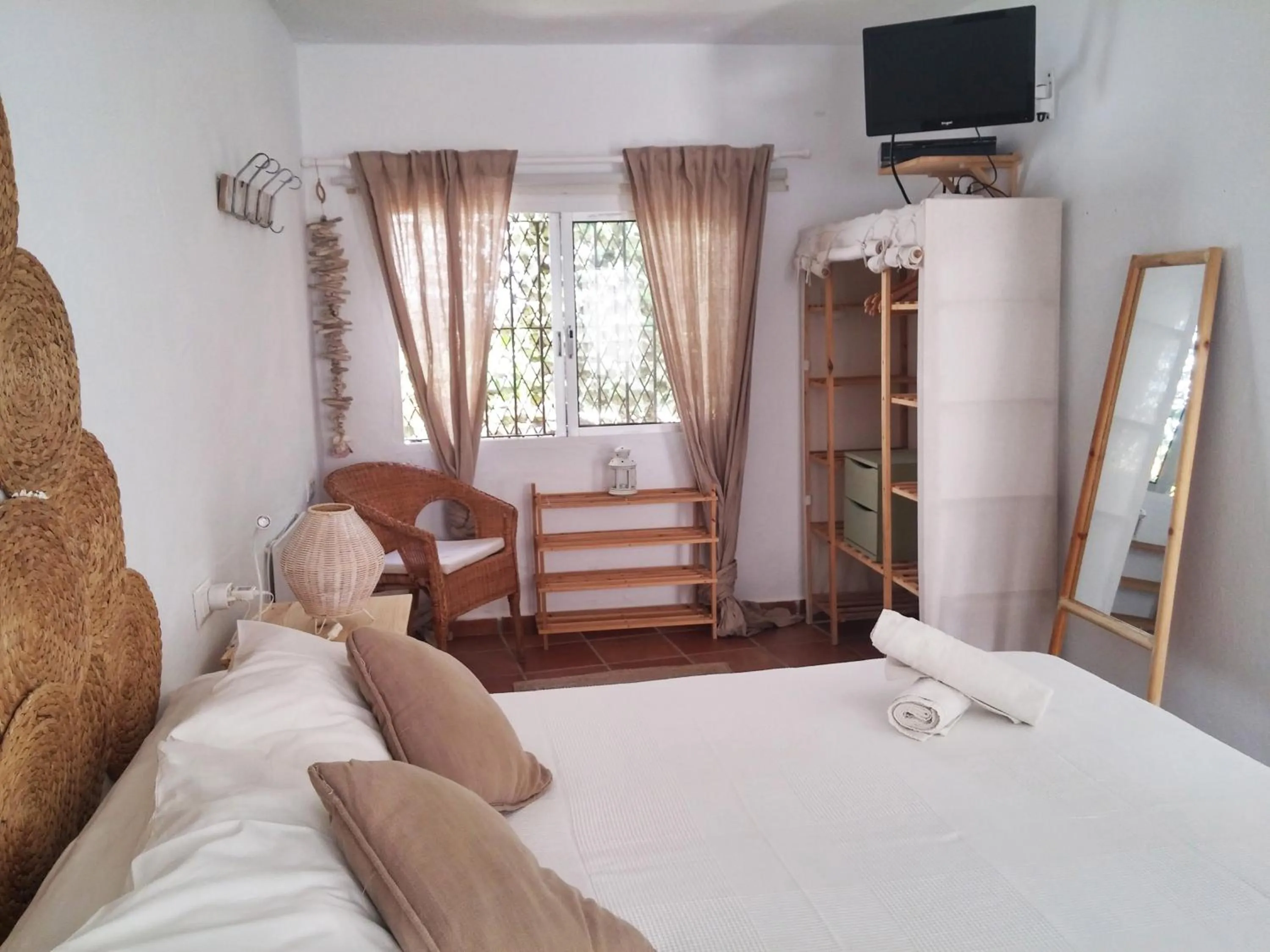 Photo of the whole room, Bed in Bungalows Los Castillejos