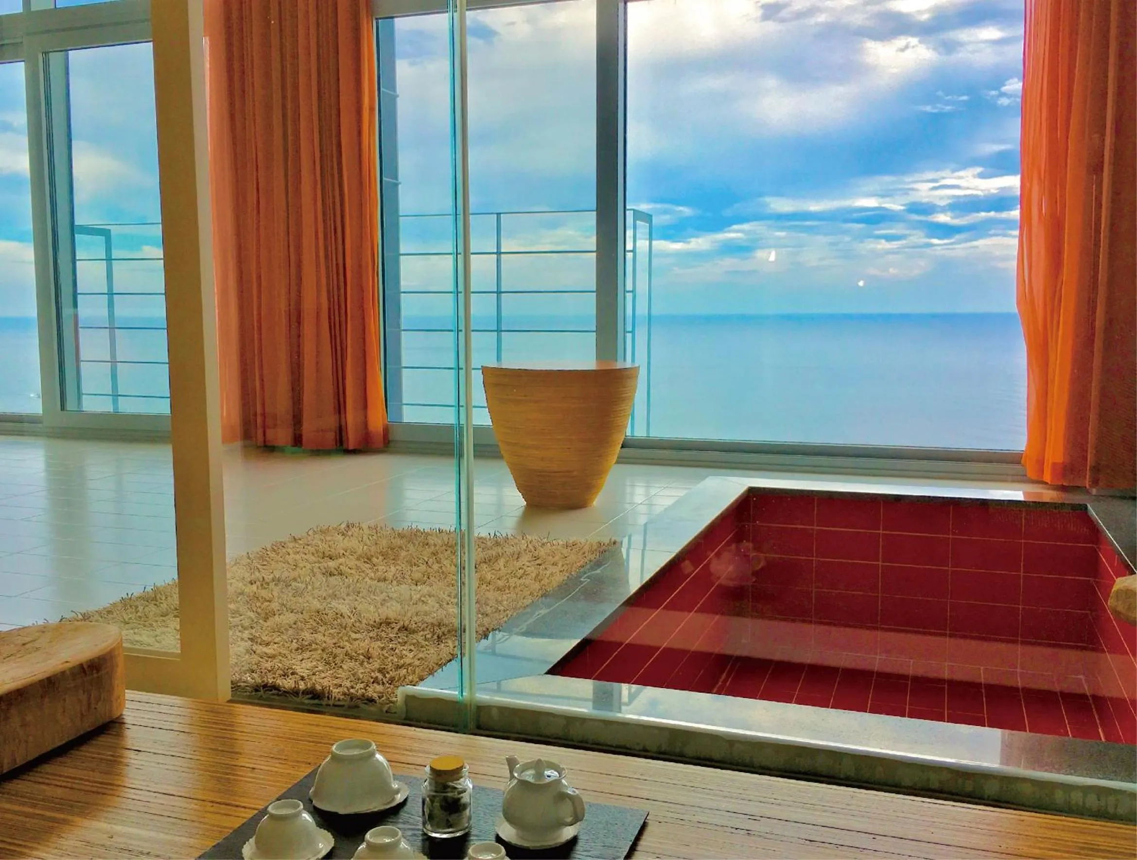 Sea view, Bed in Haslla Art World Museum Hotel