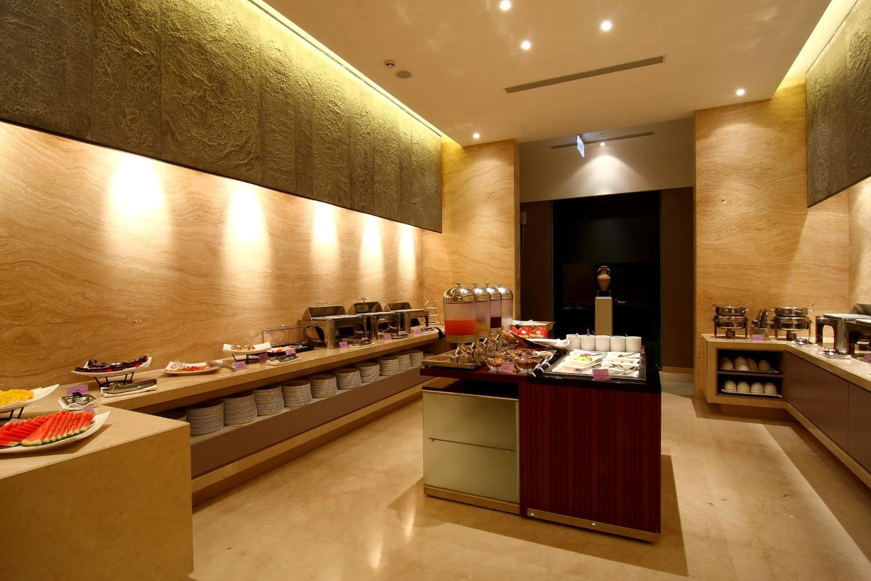 Restaurant/places to eat in Hung's Mansion