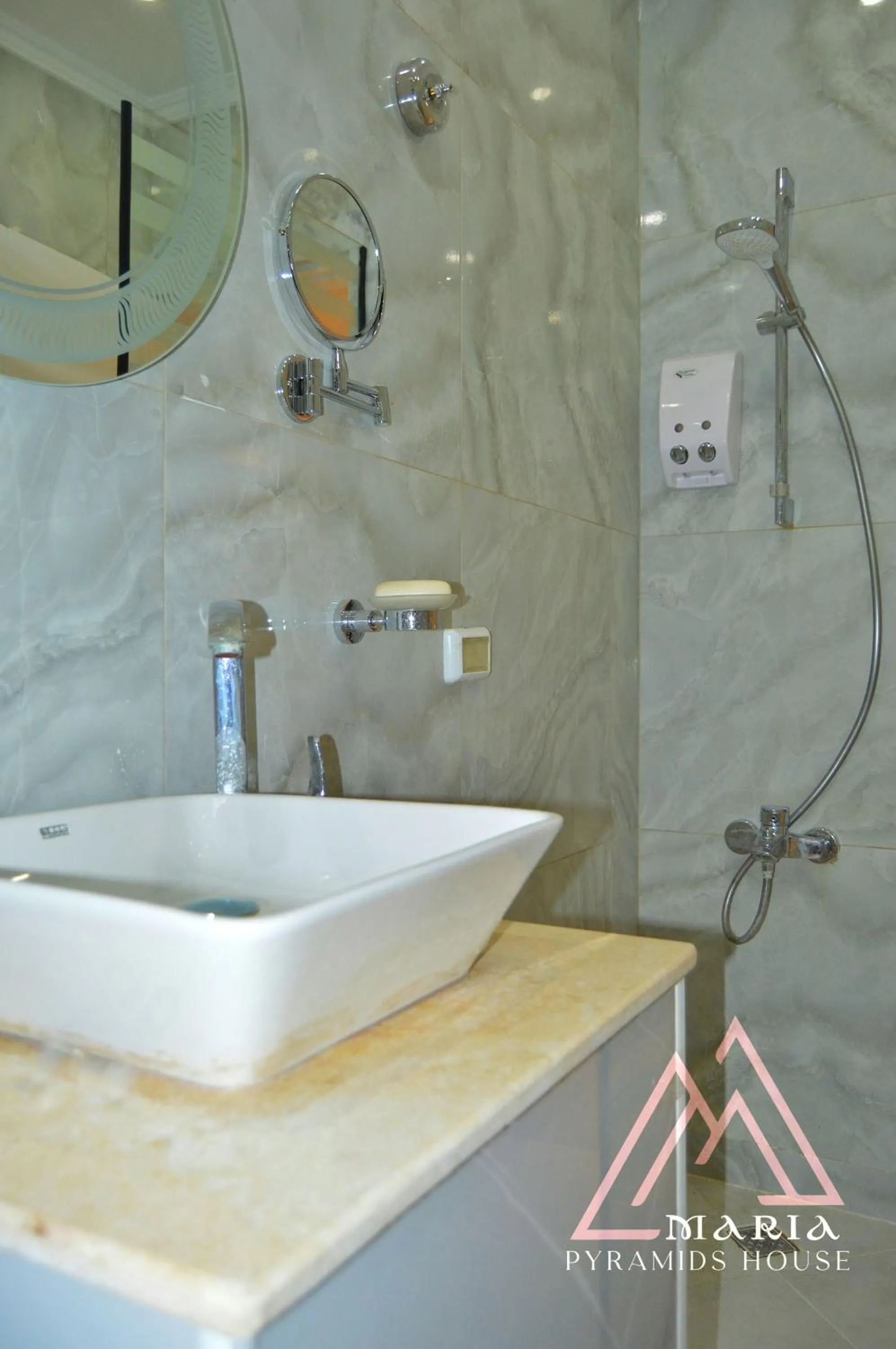 Shower in Maria Pyramids House