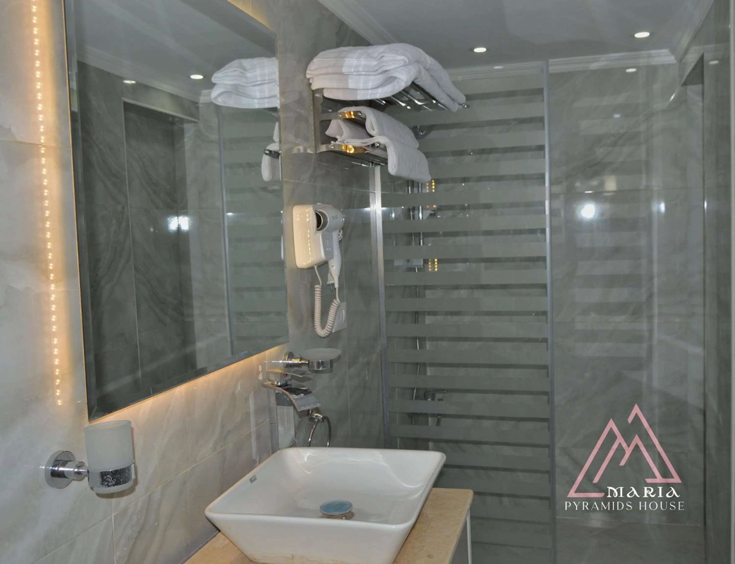 Shower in Maria Pyramids House