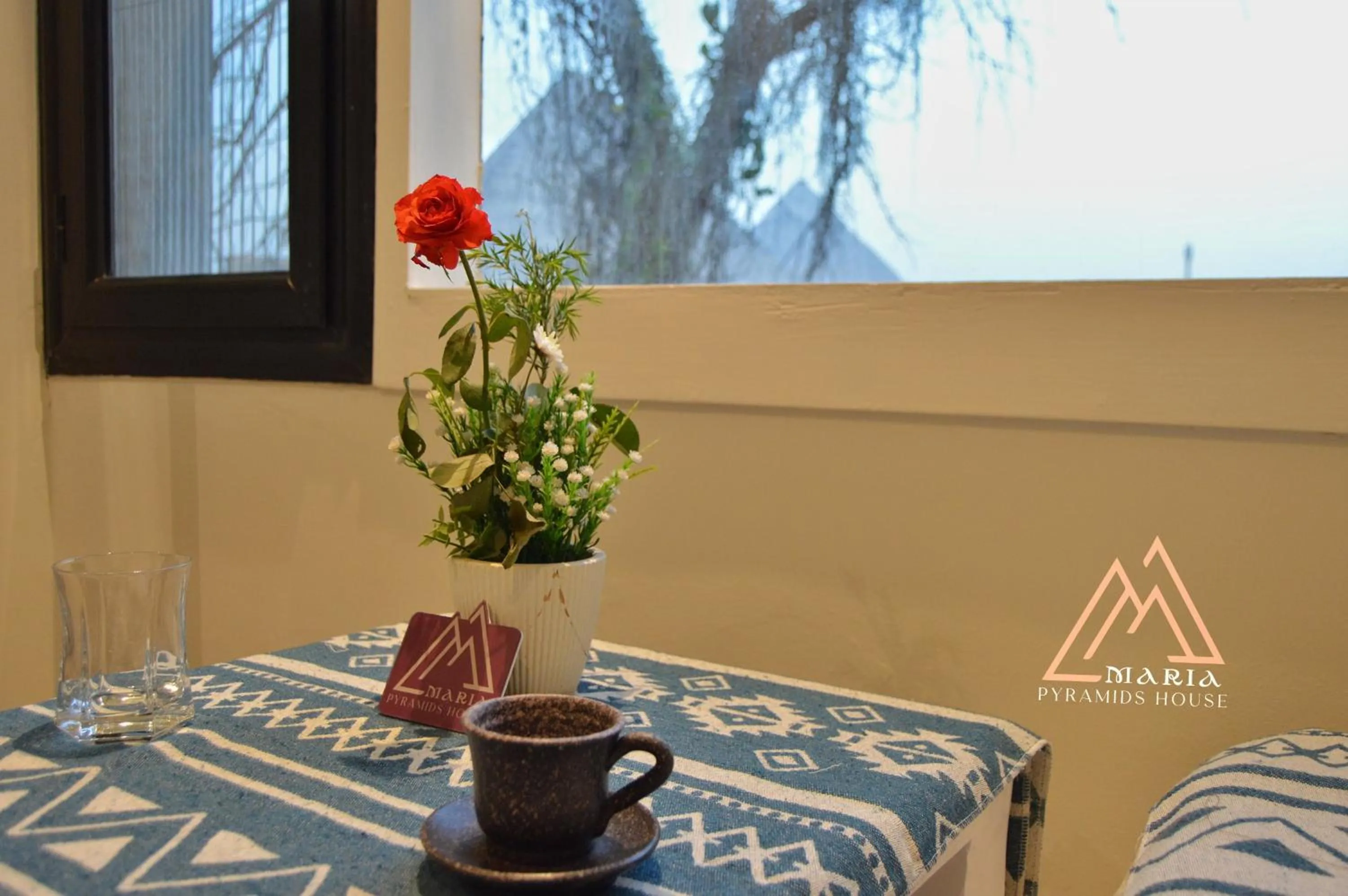 Landmark view, Bed in Maria Pyramids House