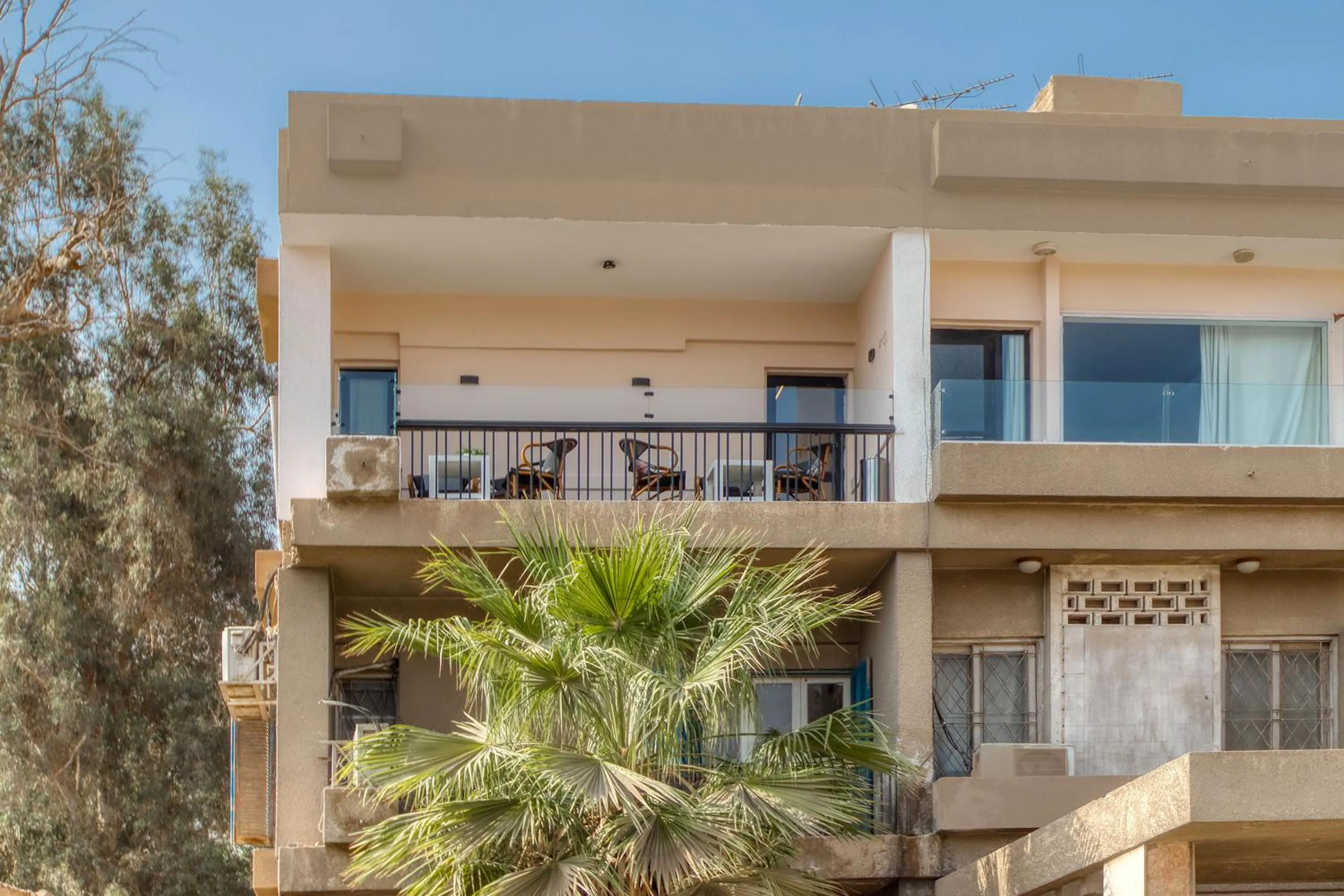 Property building in Maria Pyramids House