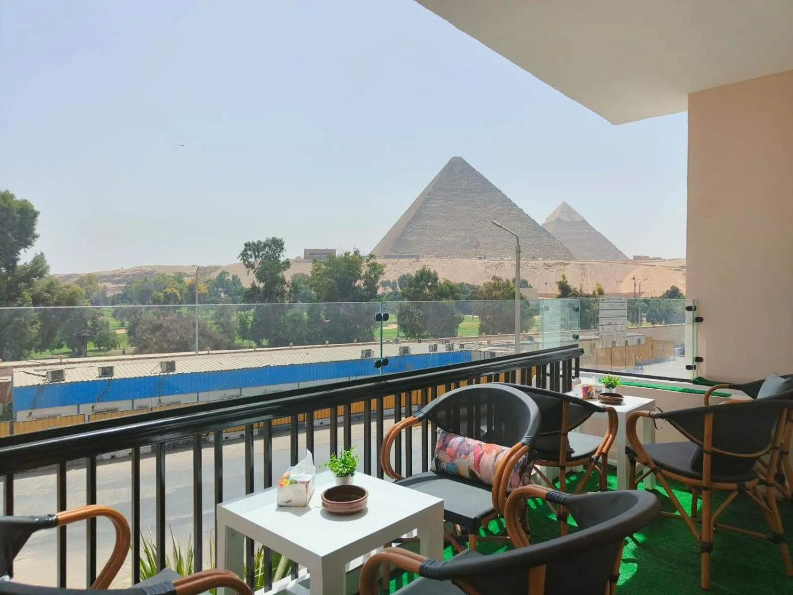 Restaurant/places to eat in Maria Pyramids House