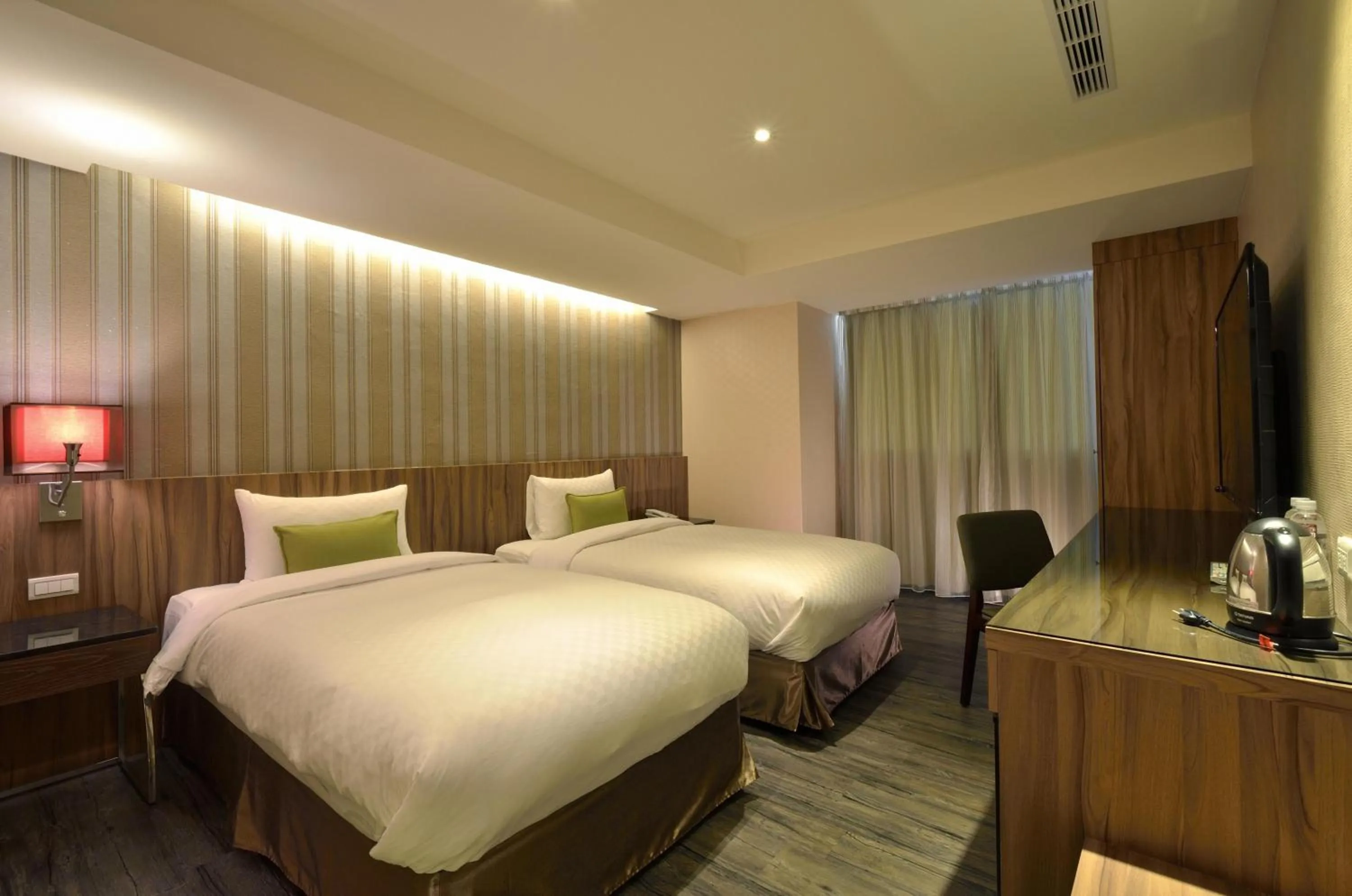 Photo of the whole room, Bed in Shin Shin Hotel - Songshan