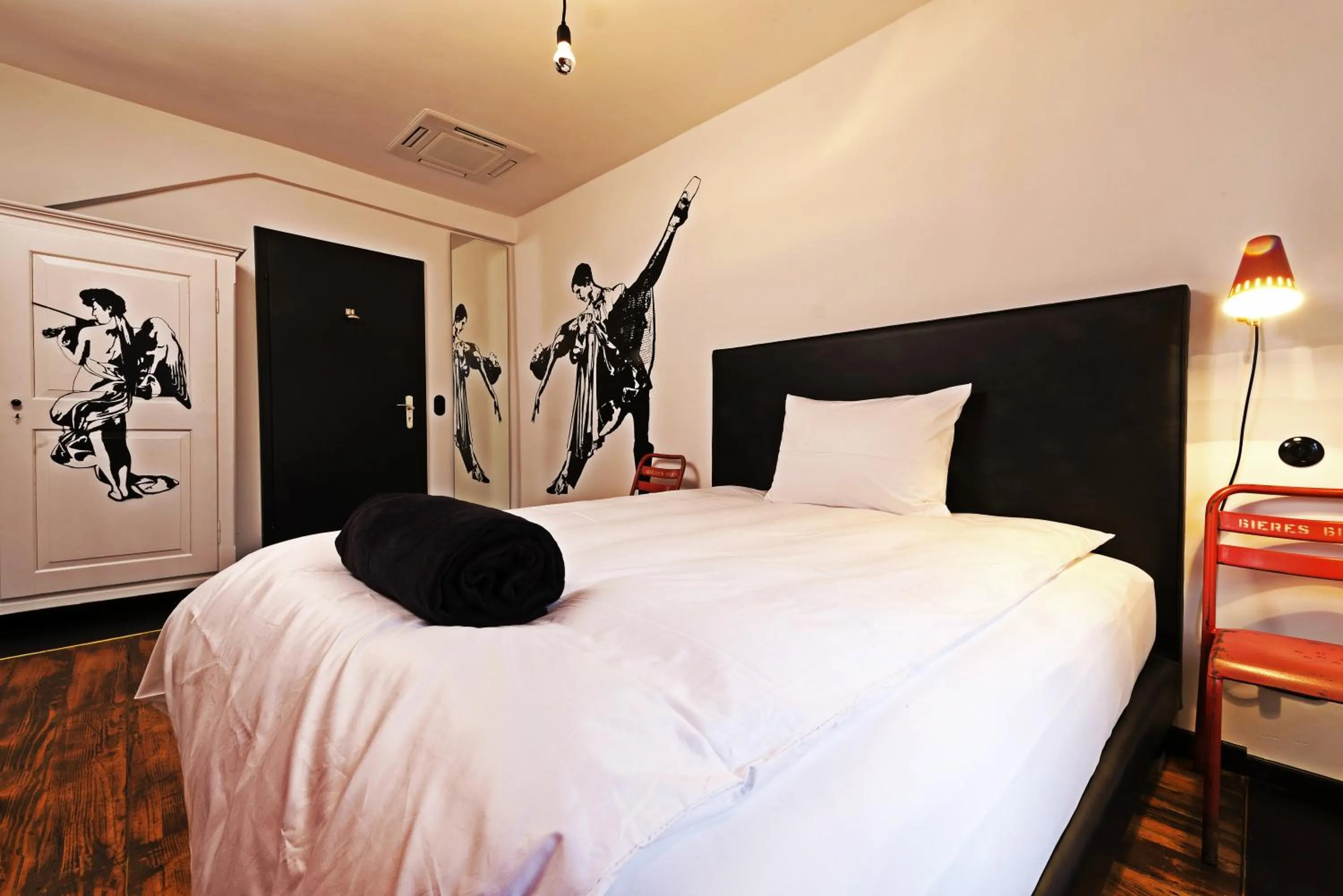 Photo of the whole room, Bed in Haus Zauberflöte