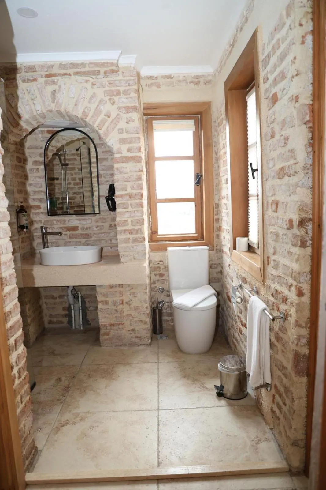 Shower in Oldies Hotel