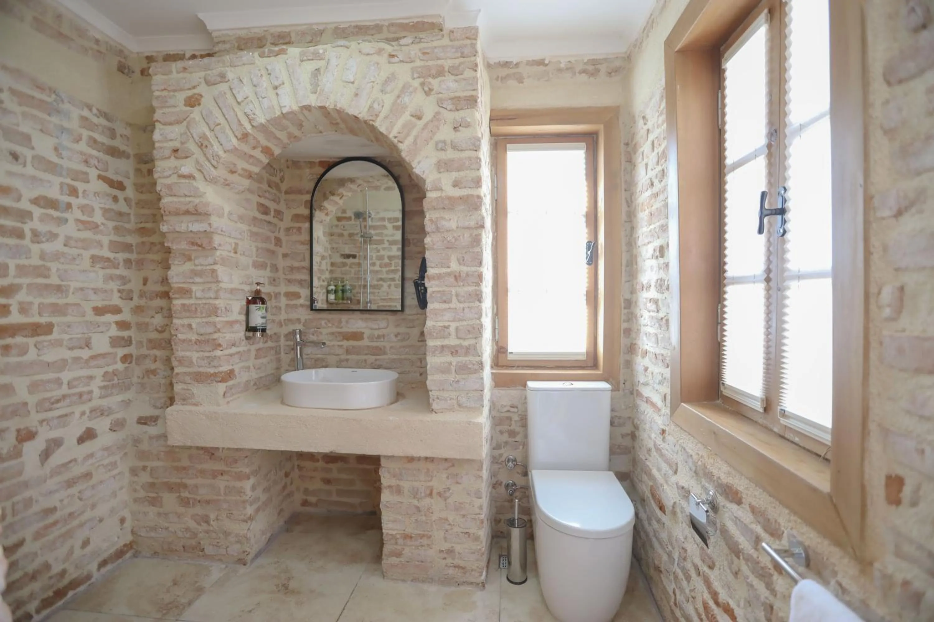 Shower in Oldies Hotel